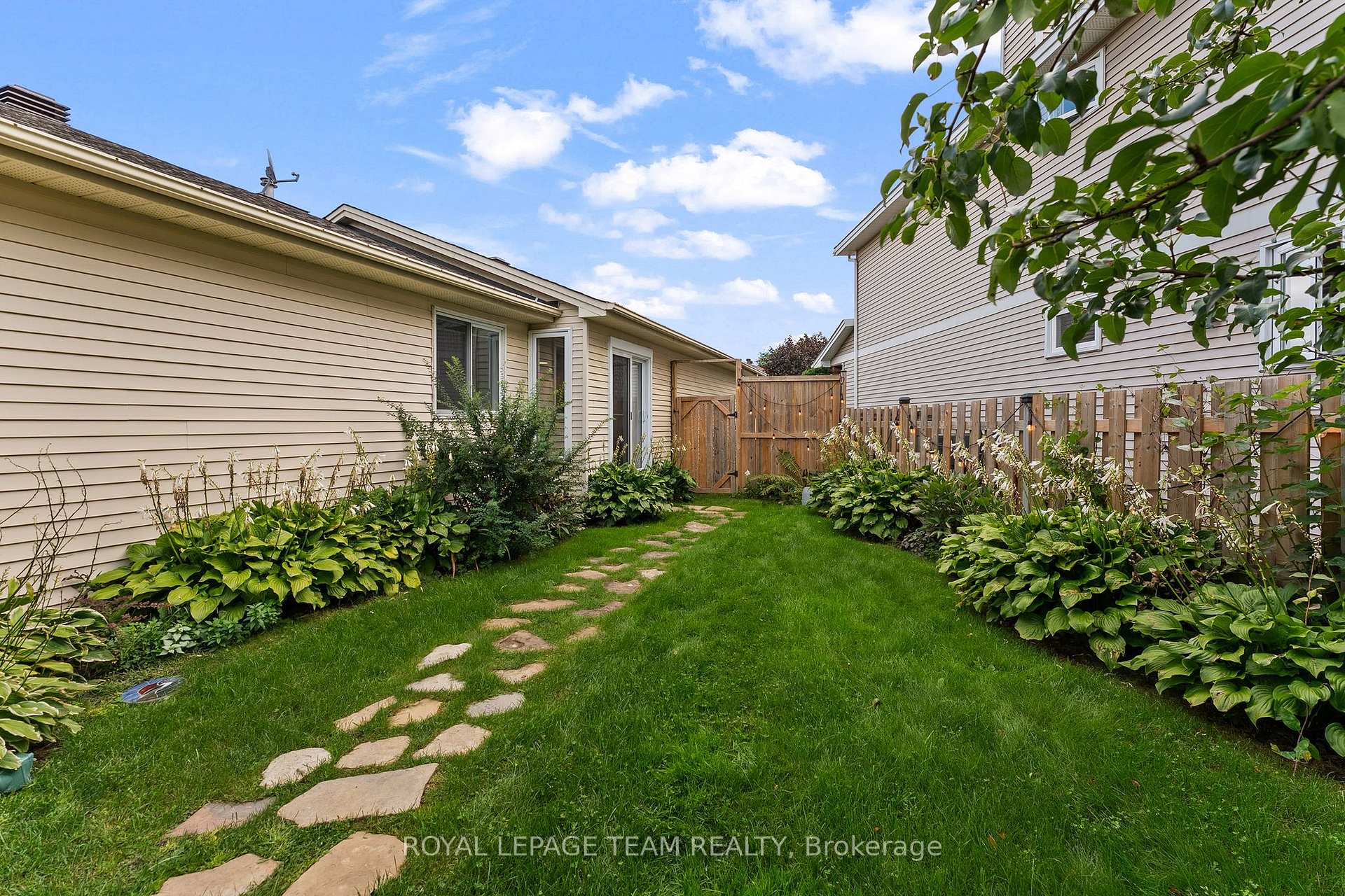 Photo 36 of 20 Pickwick Drive, Ottawa, Barrhaven - Cedargrove/Fraserdale — HOMEH