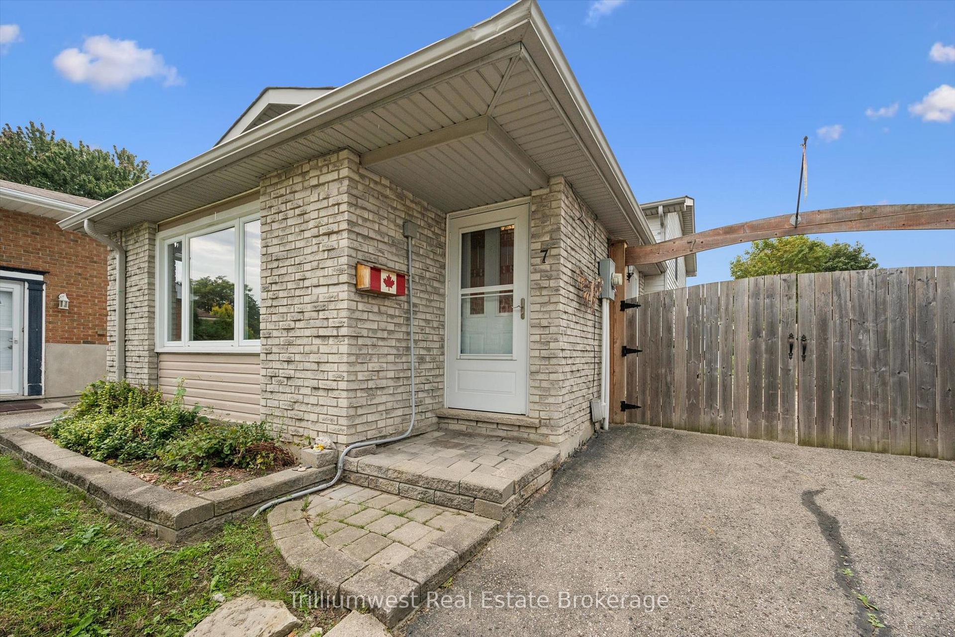 Photo 3 of 7 Homestead Place, Waterloo, Forest Heights — HOMEH