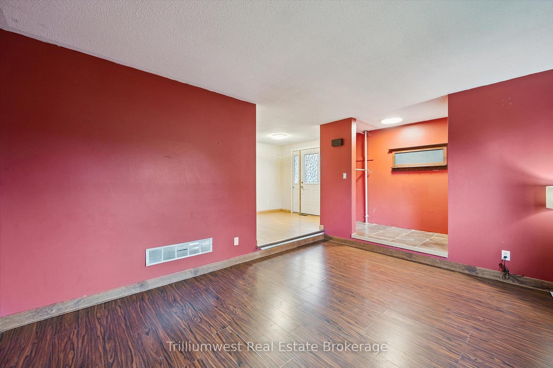 Photo 6 of 7 Homestead Place, Waterloo, Forest Heights — HOMEH