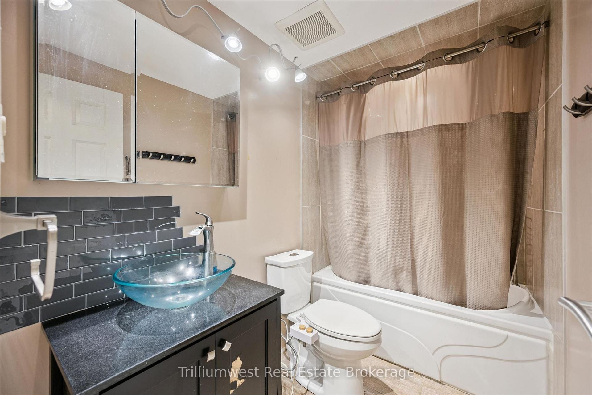 Photo 15 of 7 Homestead Place, Waterloo, Forest Heights — HOMEH