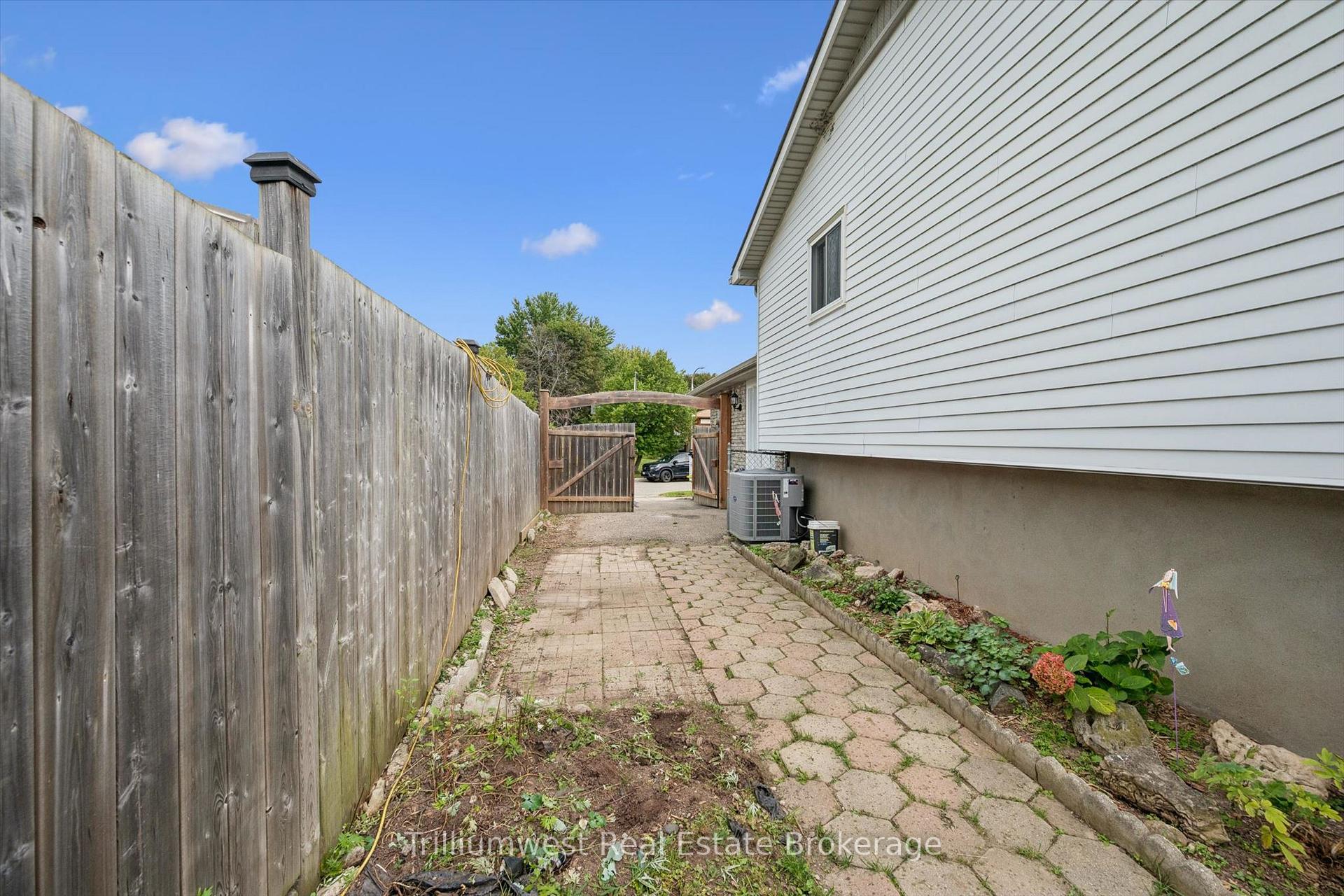 Photo 21 of 7 Homestead Place, Waterloo, Forest Heights — HOMEH