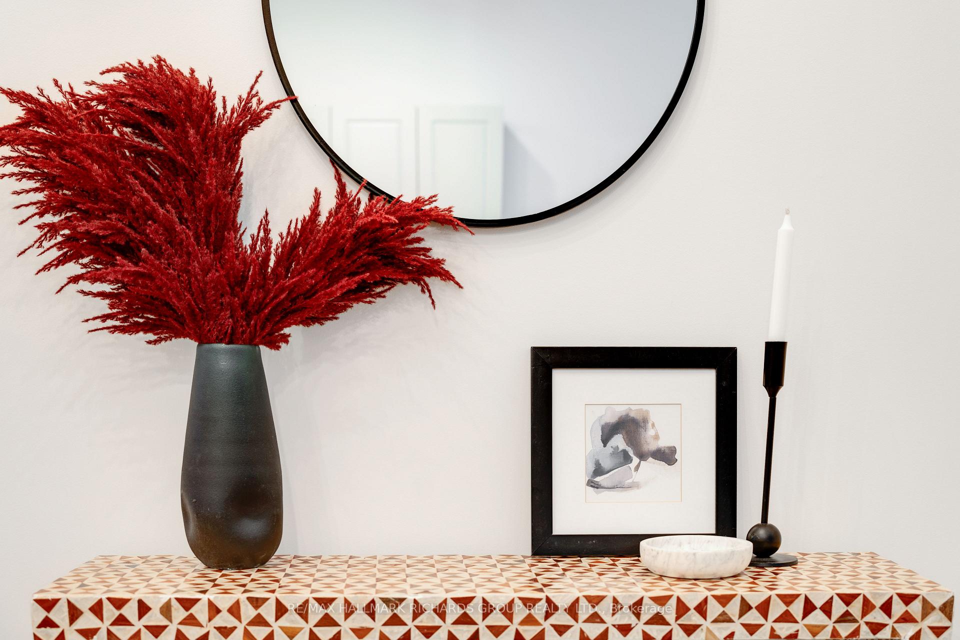 Photo 3 of Unit 101, 325 Kingston Road, Toronto, The Beaches — HOMEH