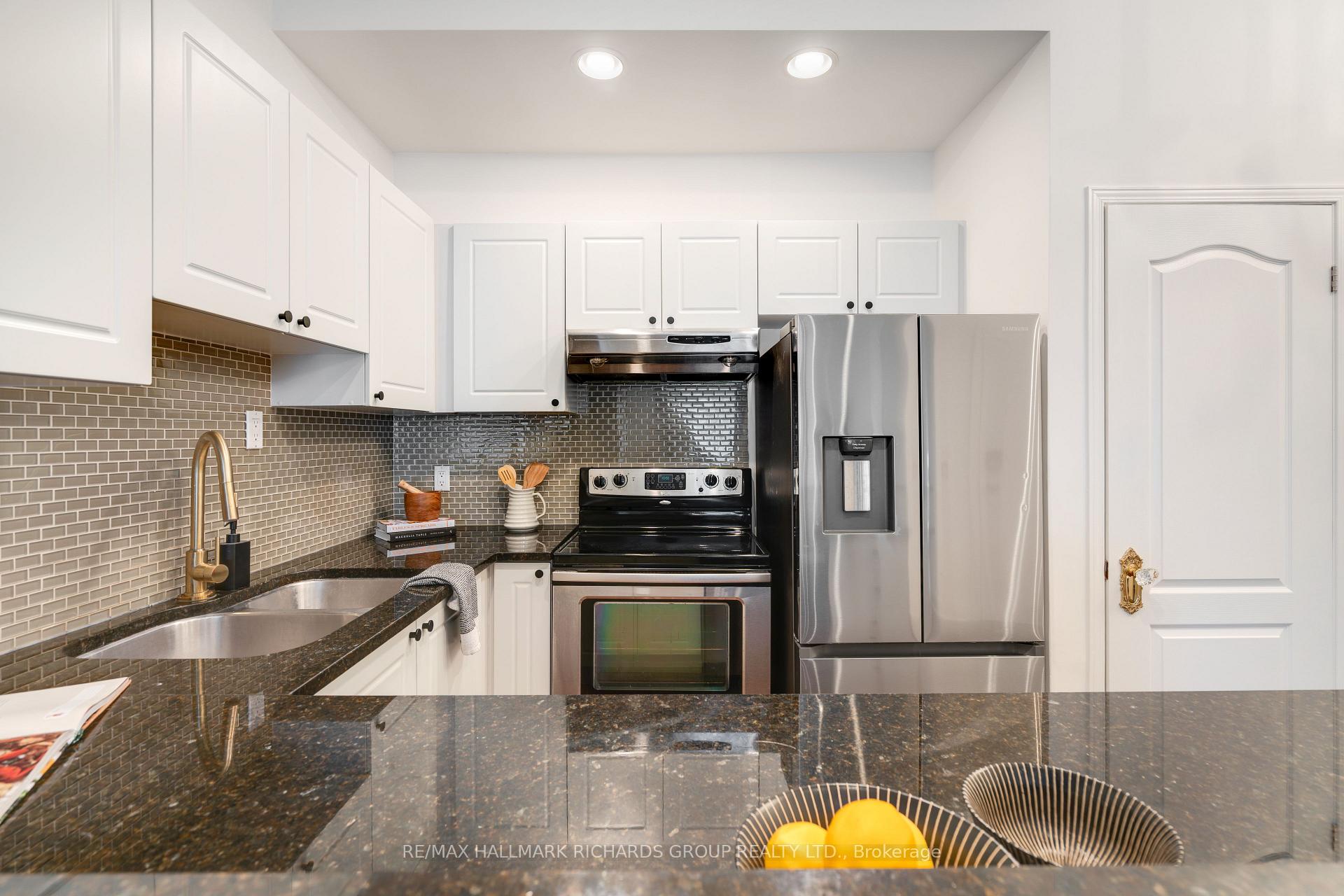 Photo 5 of Unit 101, 325 Kingston Road, Toronto, The Beaches — HOMEH