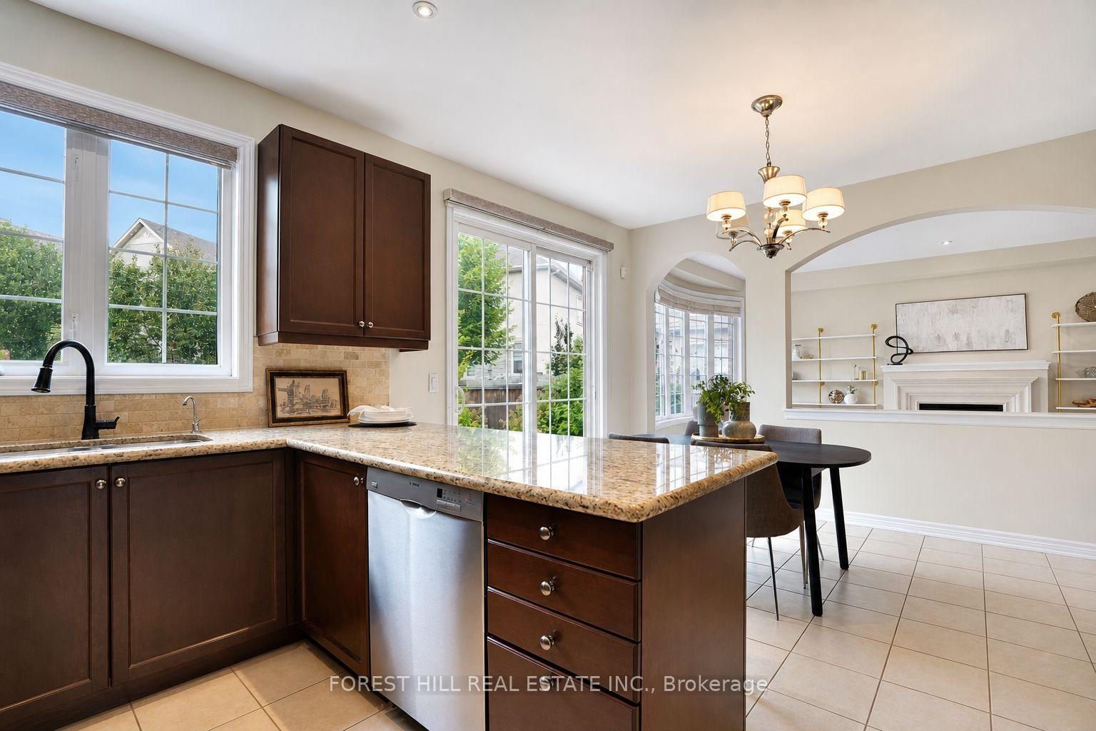 Photo 19 of 22 Mccombe Lane, Vaughan, Patterson — HOMEH