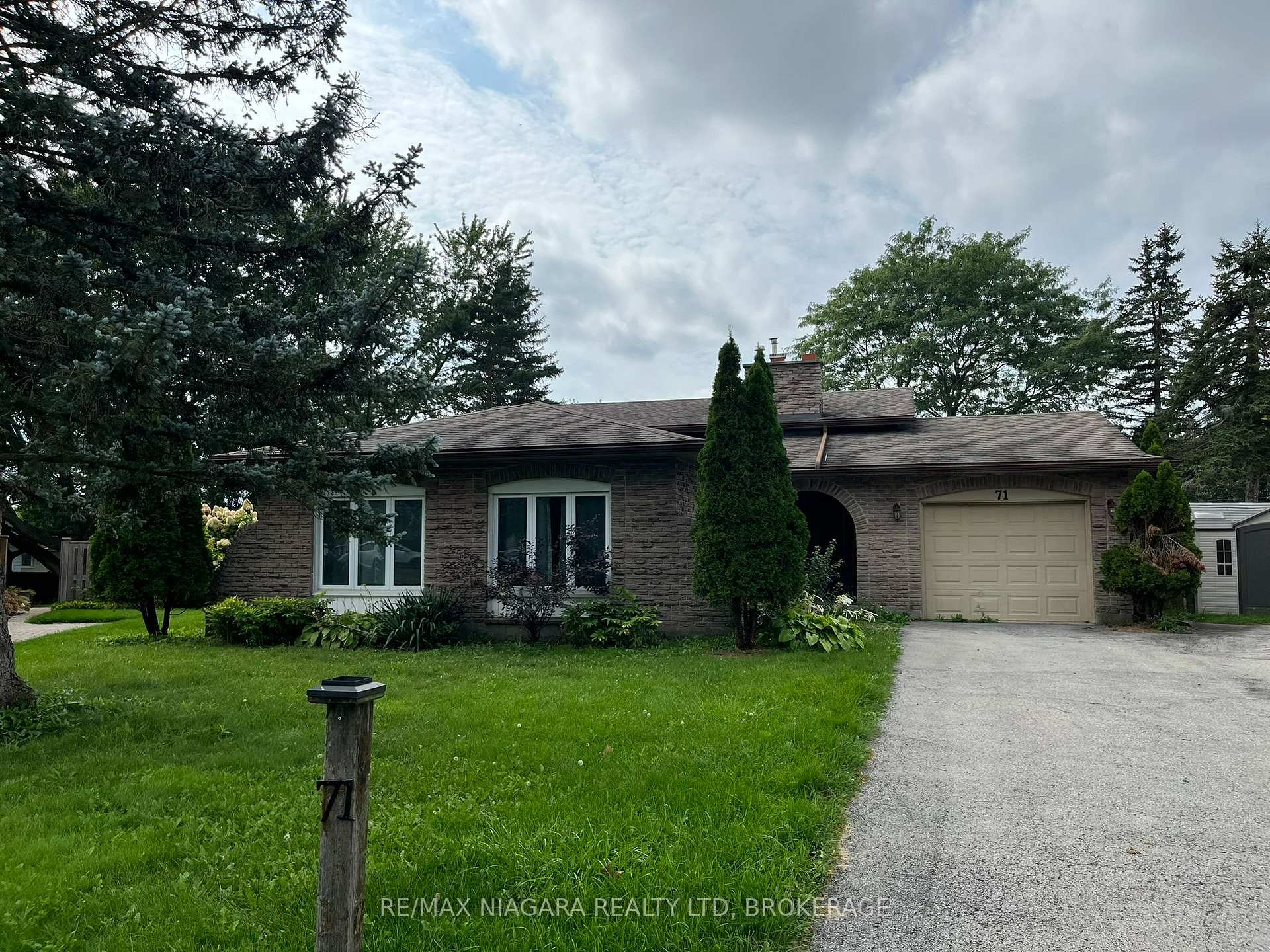 Photo 2 of 71 Glenayr Place, Welland, N. Welland — HOMEH