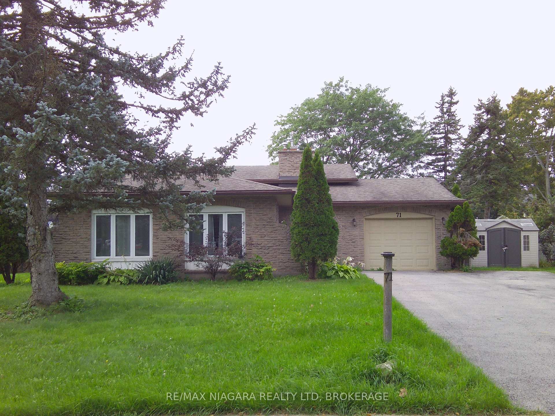 Photo 4 of 71 Glenayr Place, Welland, N. Welland — HOMEH