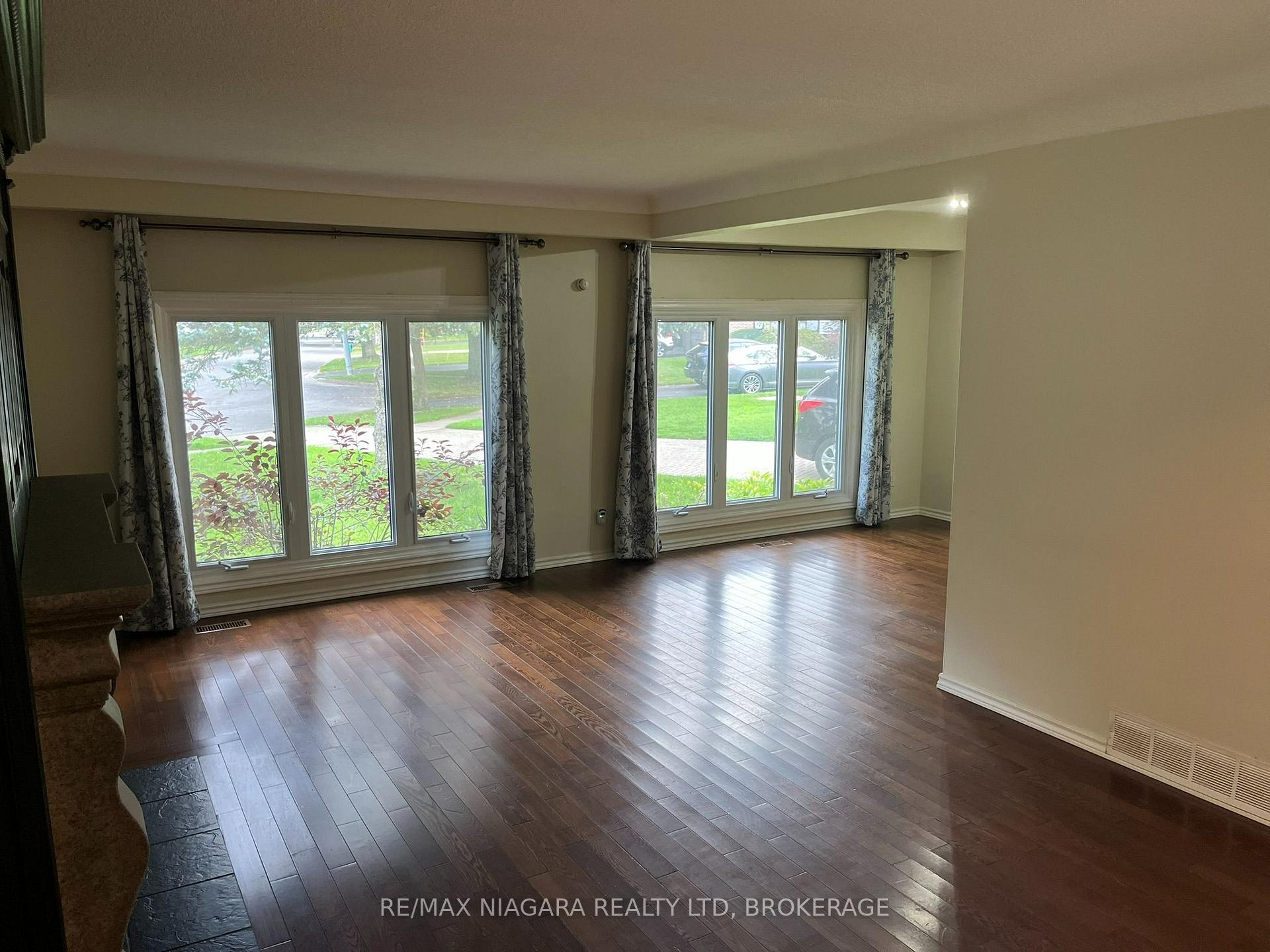 Photo 8 of 71 Glenayr Place, Welland, N. Welland — HOMEH