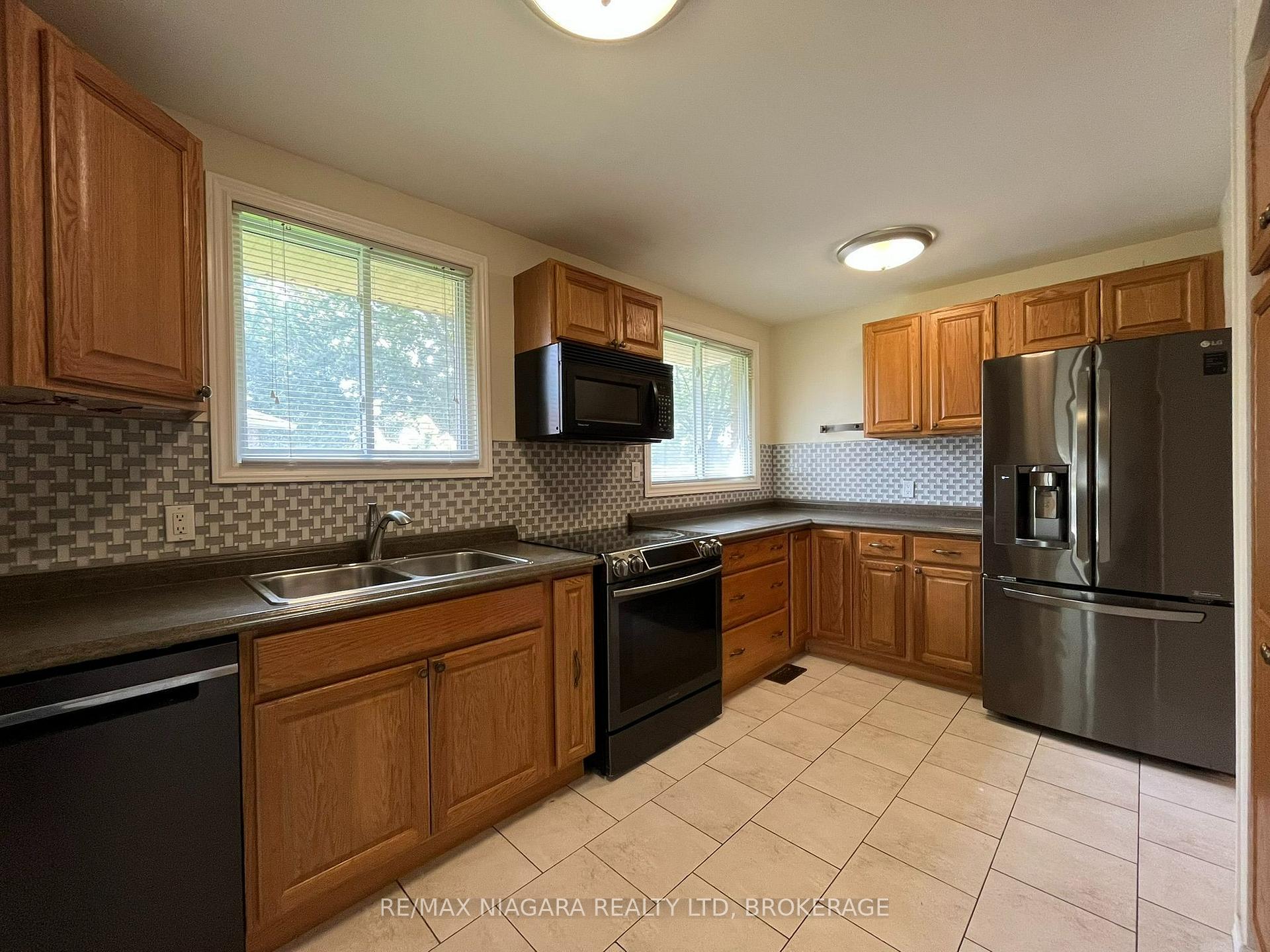 Photo 18 of 71 Glenayr Place, Welland, N. Welland — HOMEH