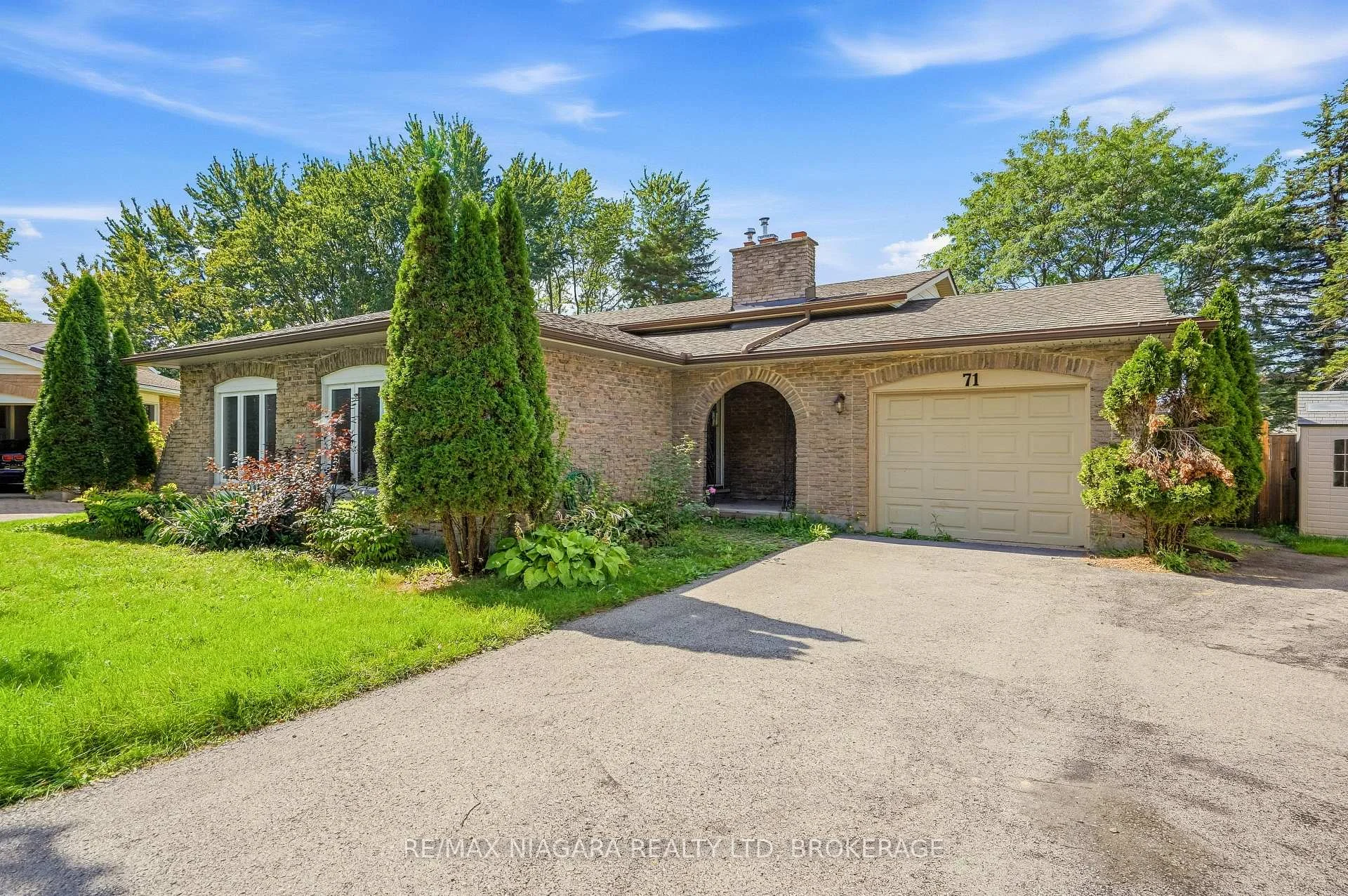 Photo 5 of 71 Glenayr Place, Welland, N. Welland — HOMEH
