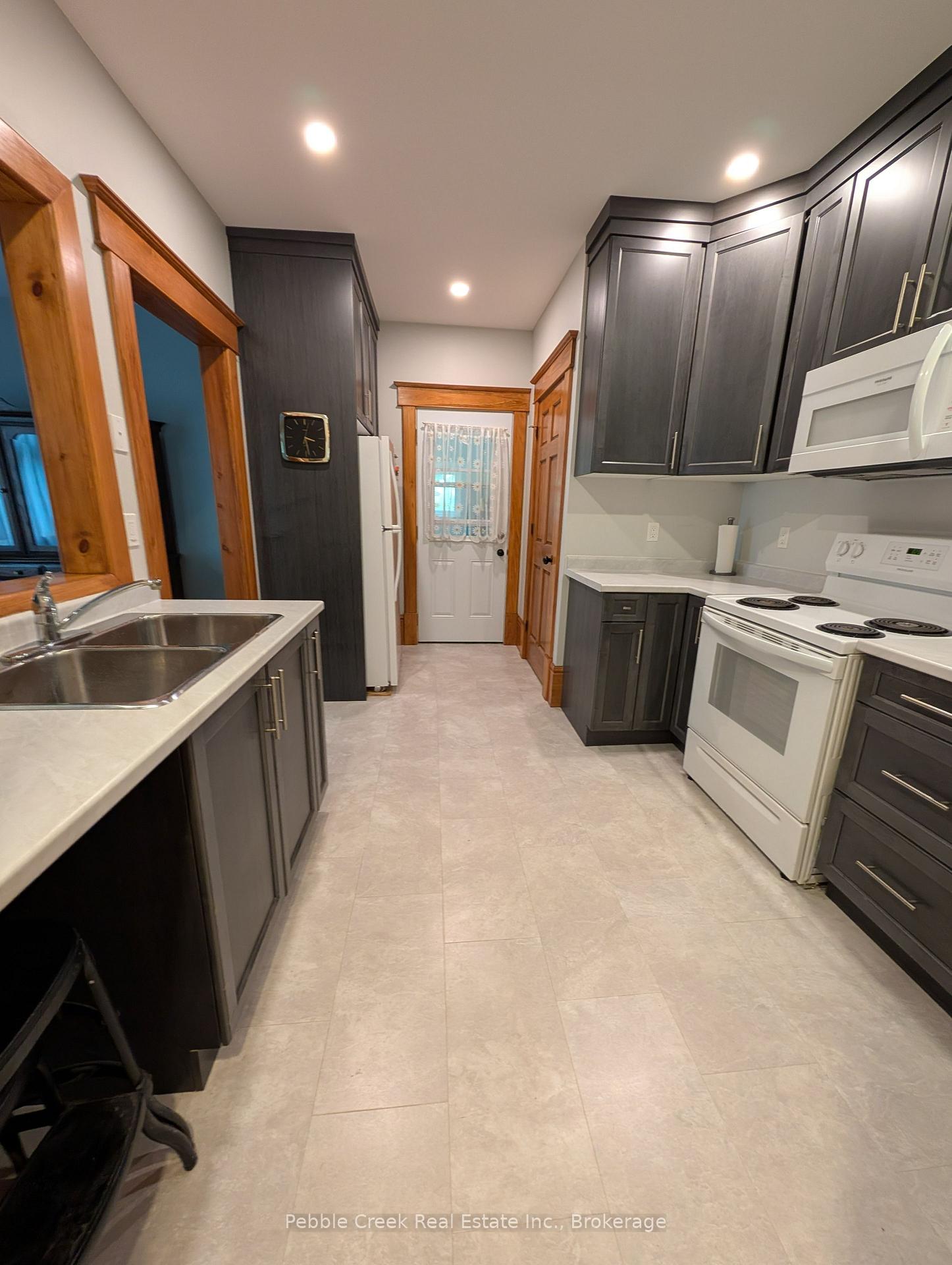 Photo 15 of 180 Cobourg Street, Stratford — HOMEH
