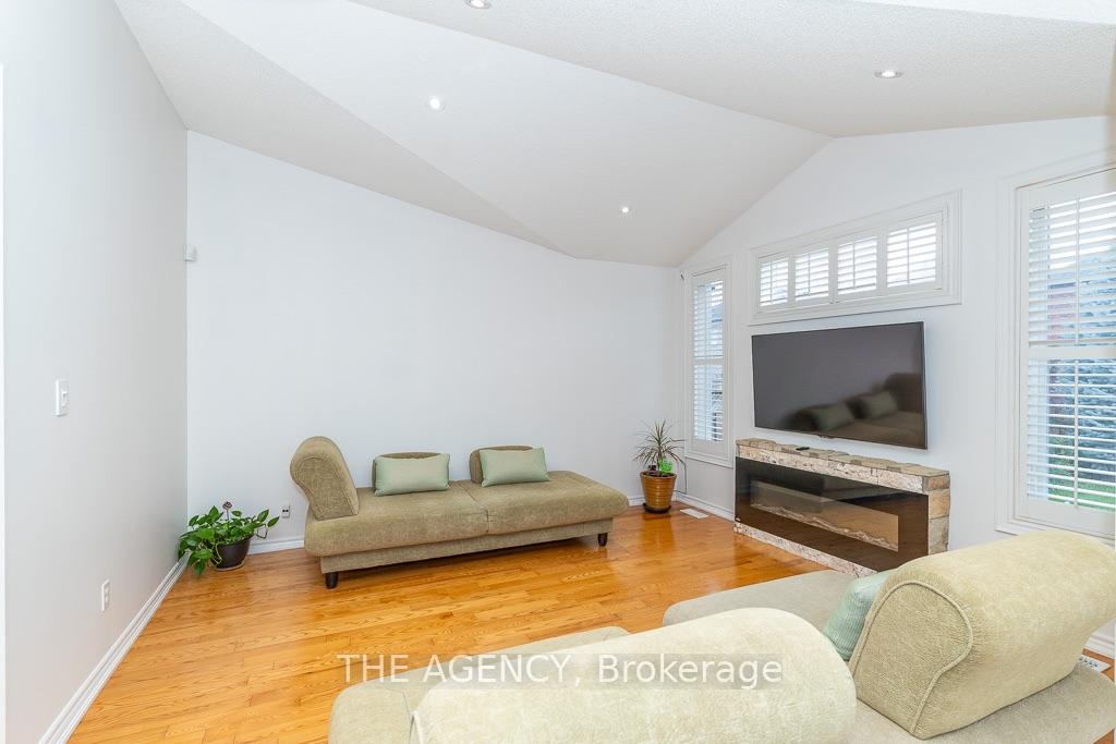 Photo 13 of 54 Thames Drive, Whitby, Rolling Acres — HOMEH