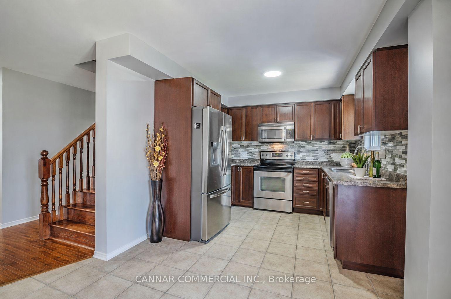 Photo 3 of 134 Powell Drive, Hamilton, Binbrook — HOMEH