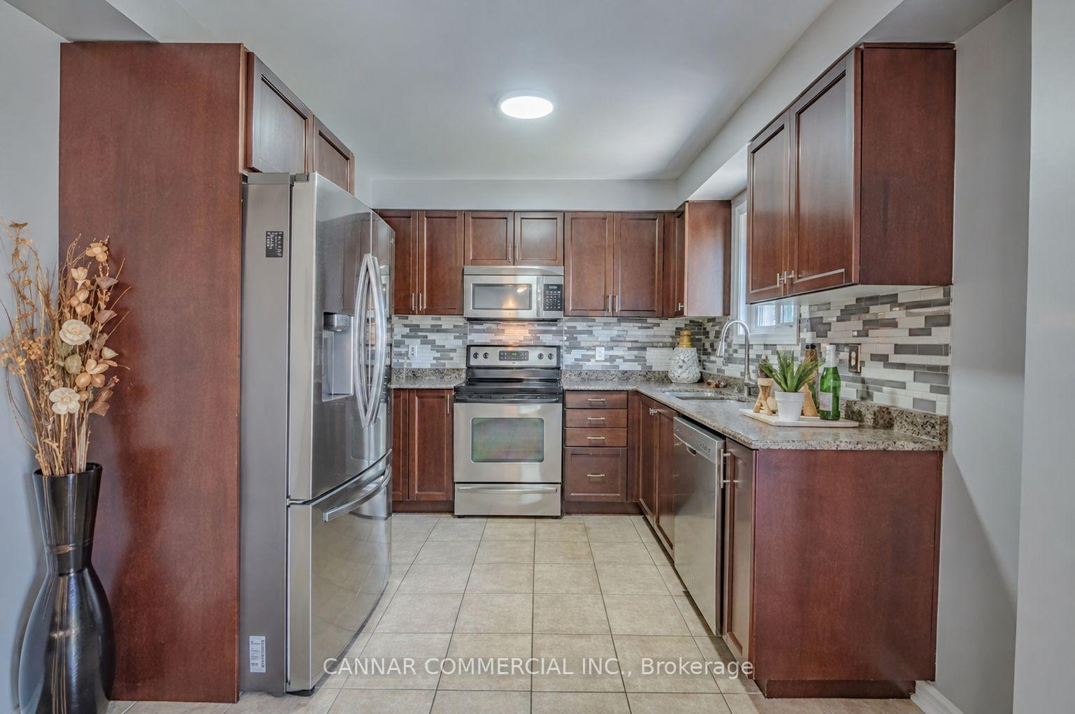 Photo 11 of 134 Powell Drive, Hamilton, Binbrook — HOMEH