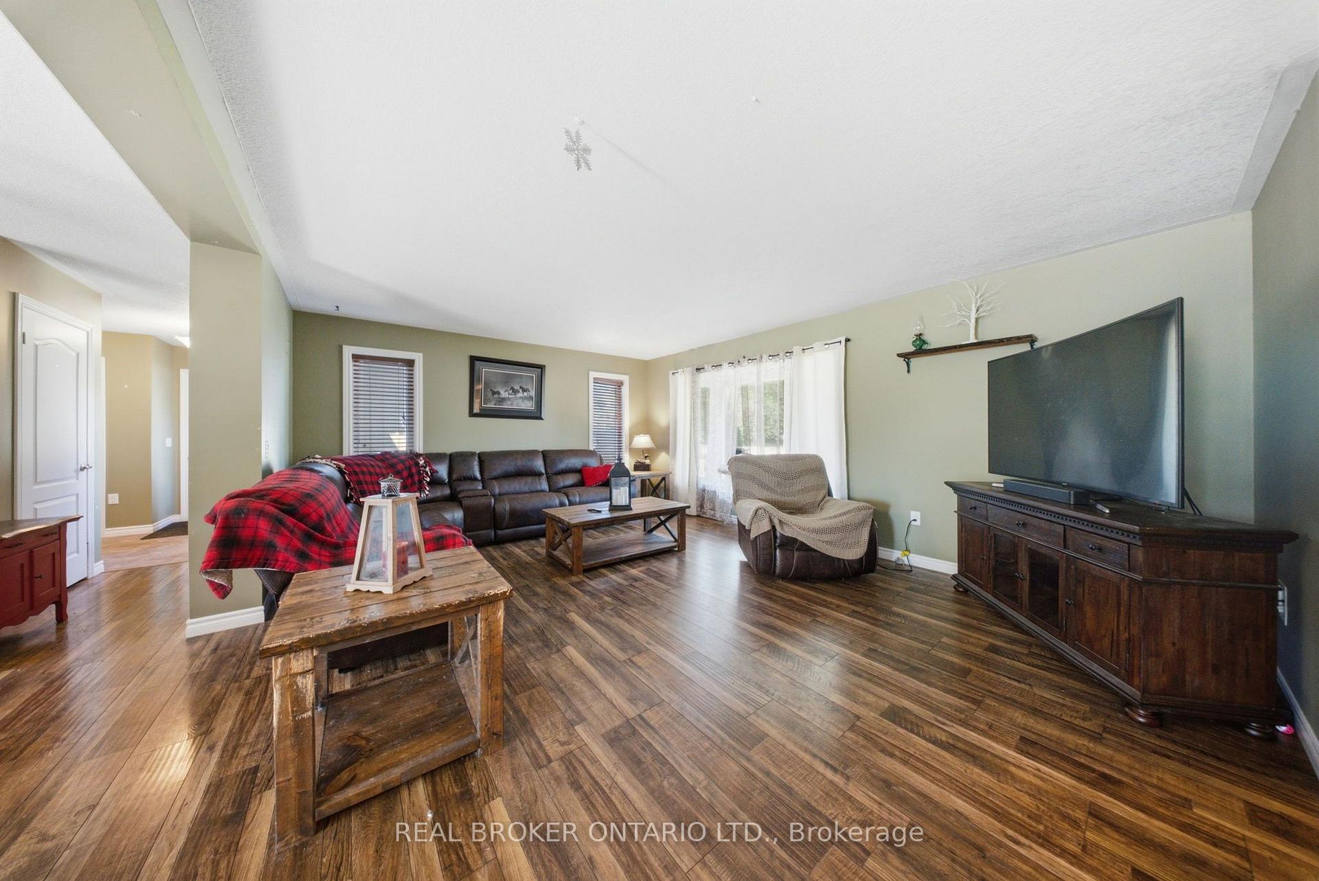 Photo 9 of 66 Talbot Street, Haldimand — HOMEH