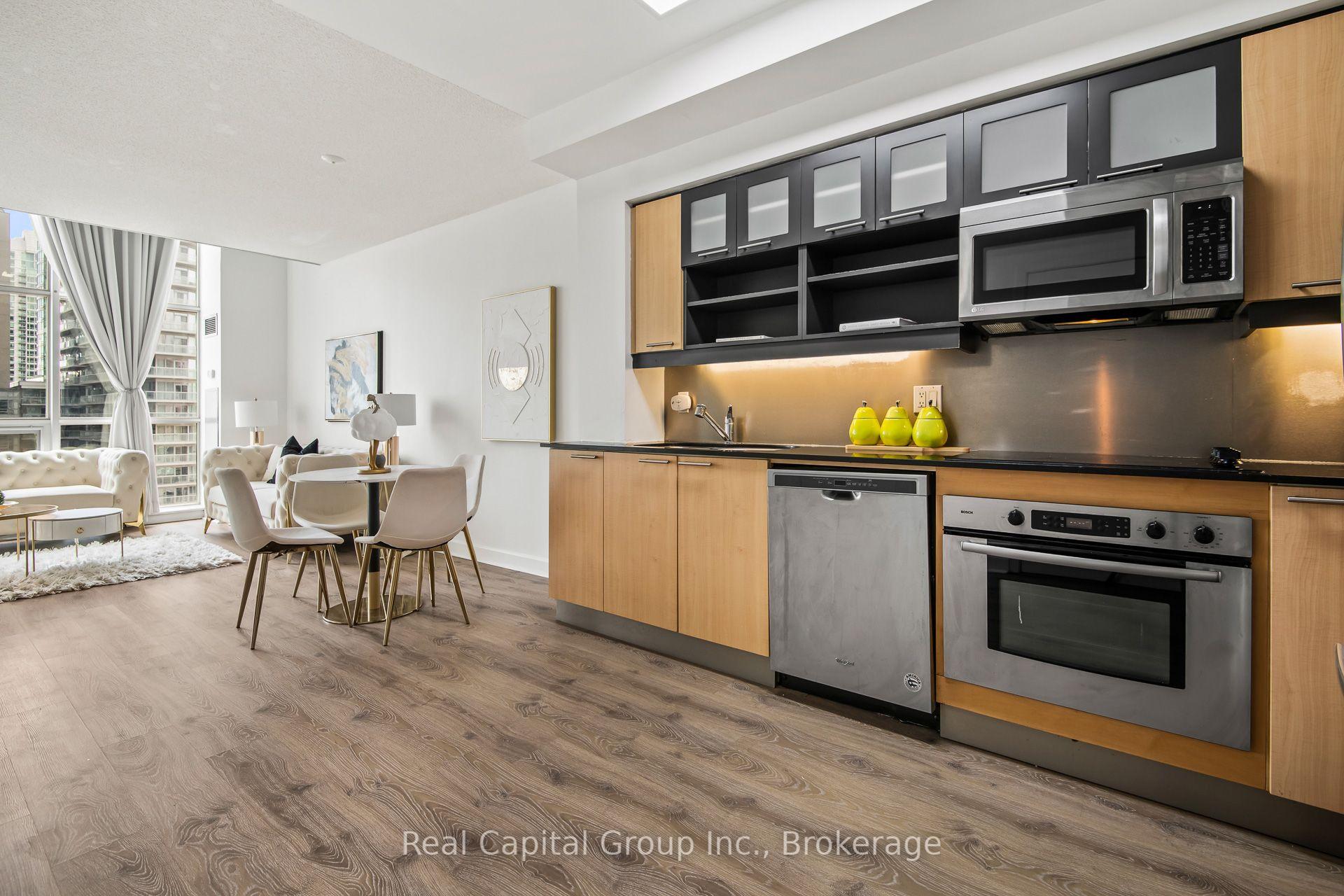 Photo 10 of Unit 918, 36 Blue Jays Way, Toronto, Waterfront Communities — HOMEH