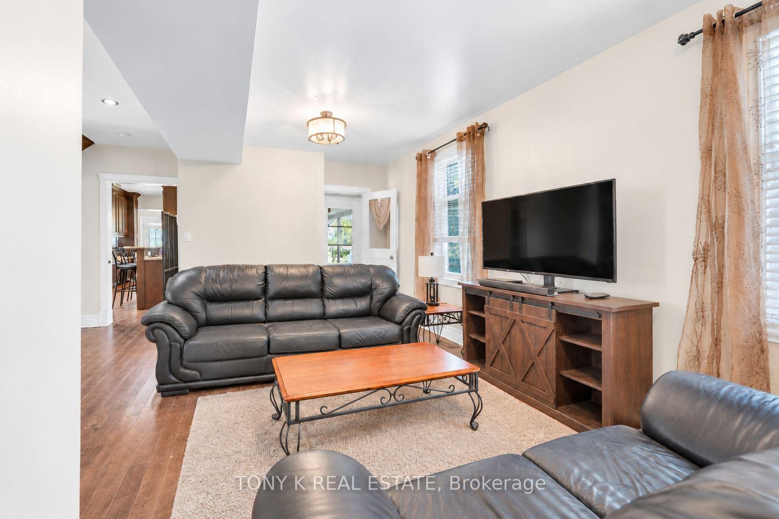 Photo 5 of 1027 Ewart Street, Innisfil, Rural Innisfil — HOMEH