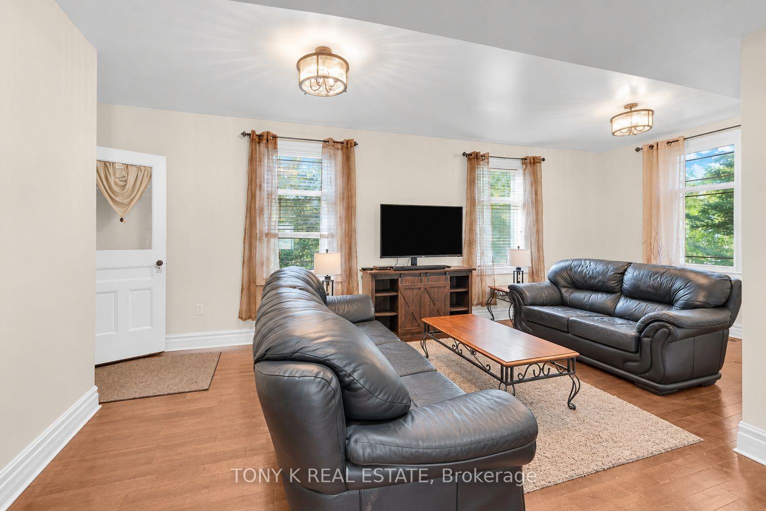 Photo 6 of 1027 Ewart Street, Innisfil, Rural Innisfil — HOMEH