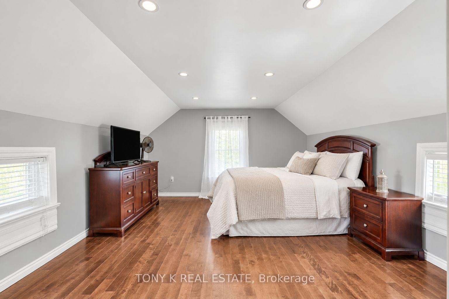Photo 13 of 1027 Ewart Street, Innisfil, Rural Innisfil — HOMEH