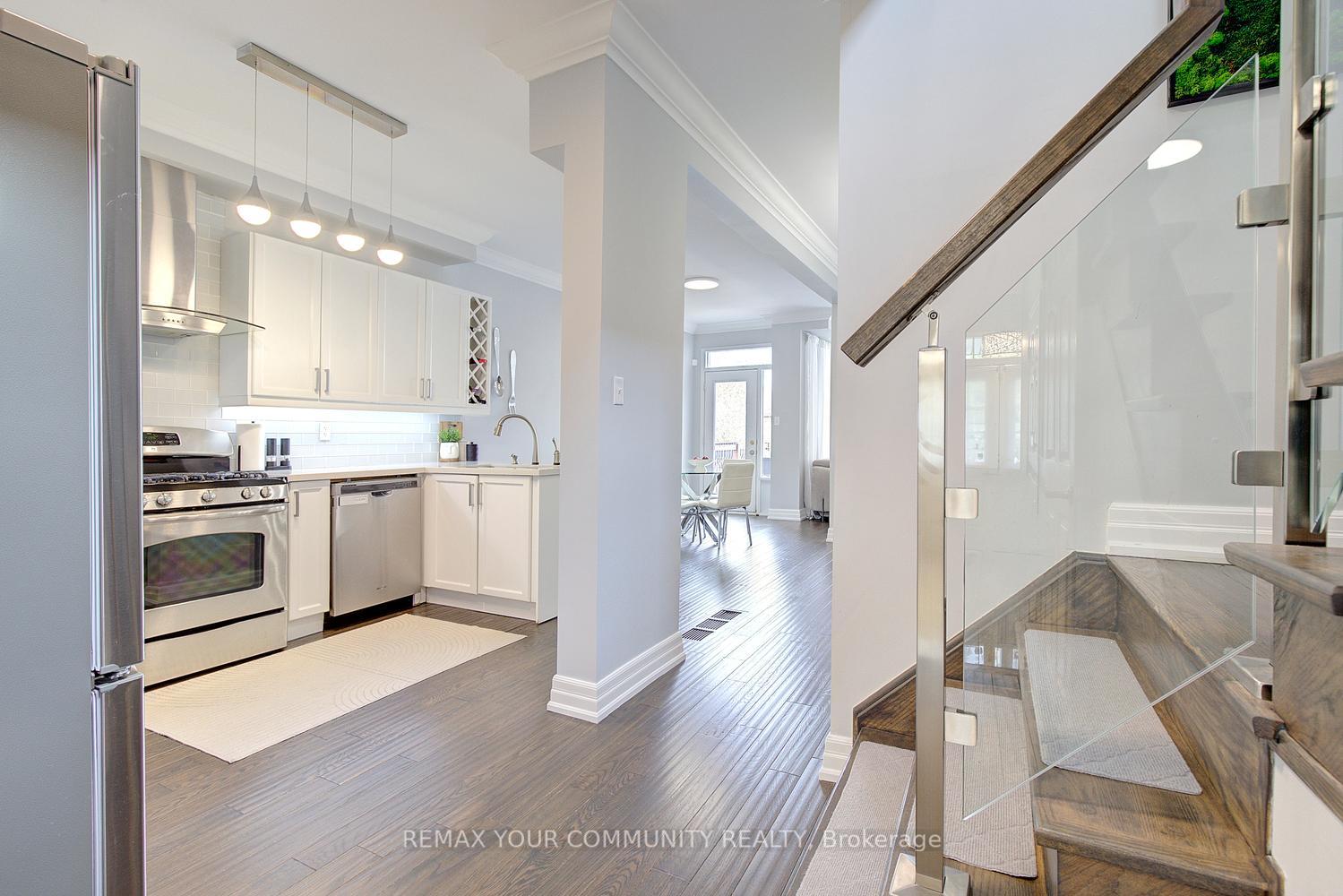 Photo 3 of 110 Big Hill Crescent, Vaughan, Patterson — HOMEH