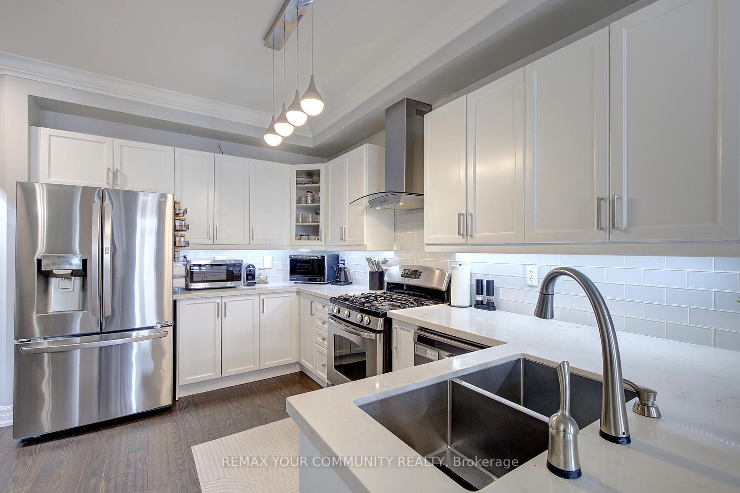 Photo 5 of 110 Big Hill Crescent, Vaughan, Patterson — HOMEH