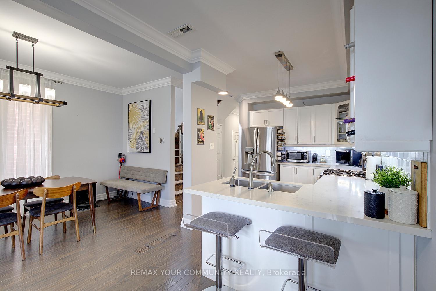 Photo 7 of 110 Big Hill Crescent, Vaughan, Patterson — HOMEH