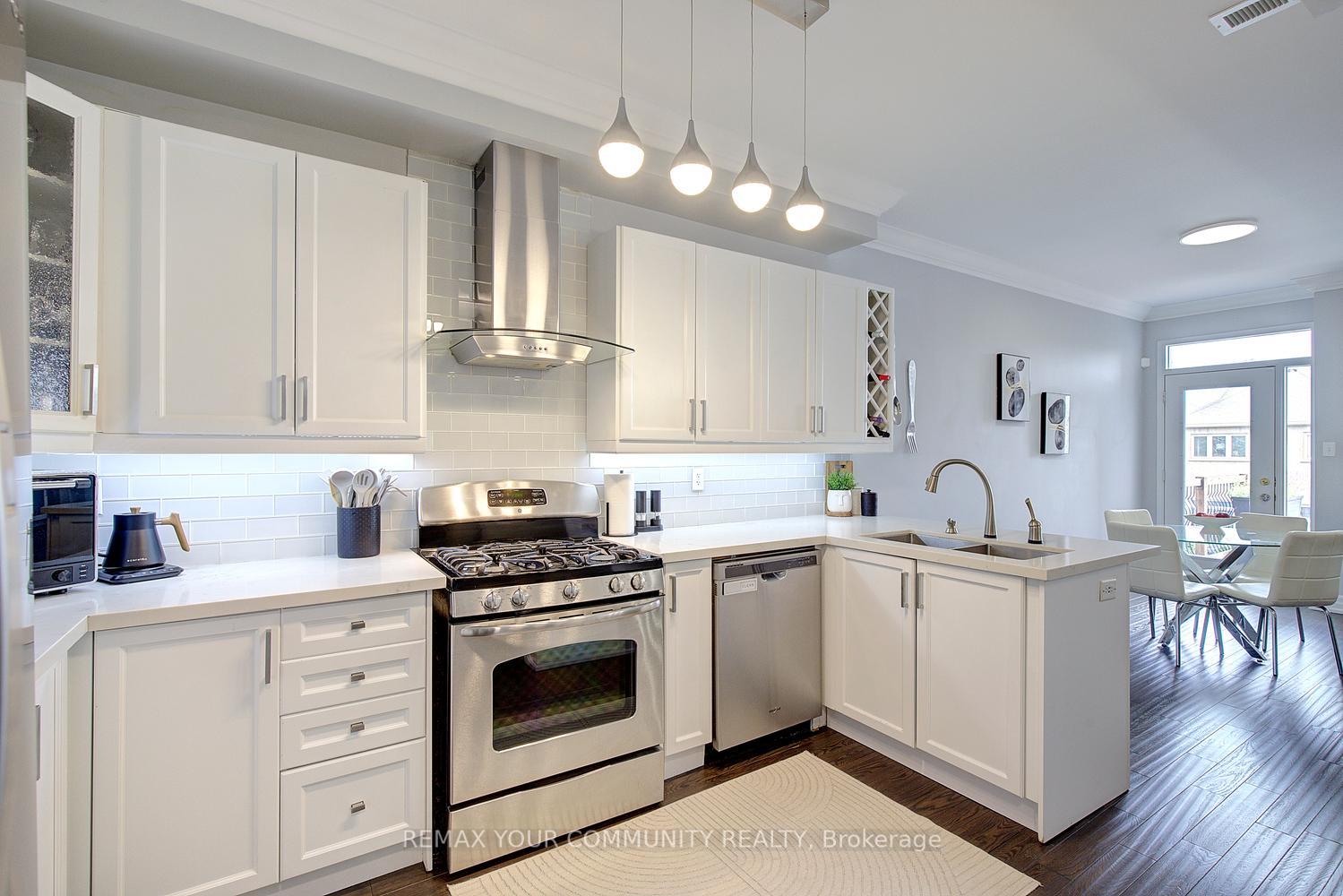Photo 8 of 110 Big Hill Crescent, Vaughan, Patterson — HOMEH