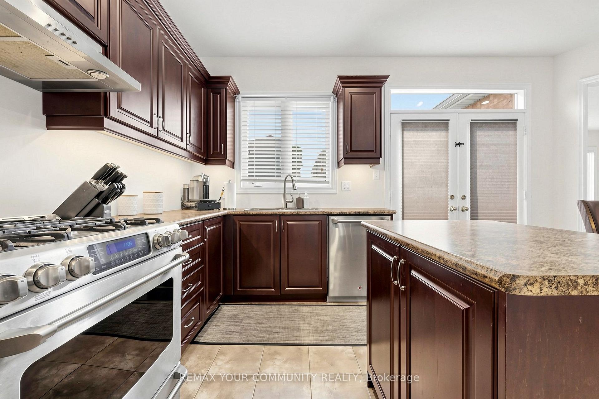 Photo 6 of 11 Trudeau Drive, Vaughan, Vellore Village — HOMEH