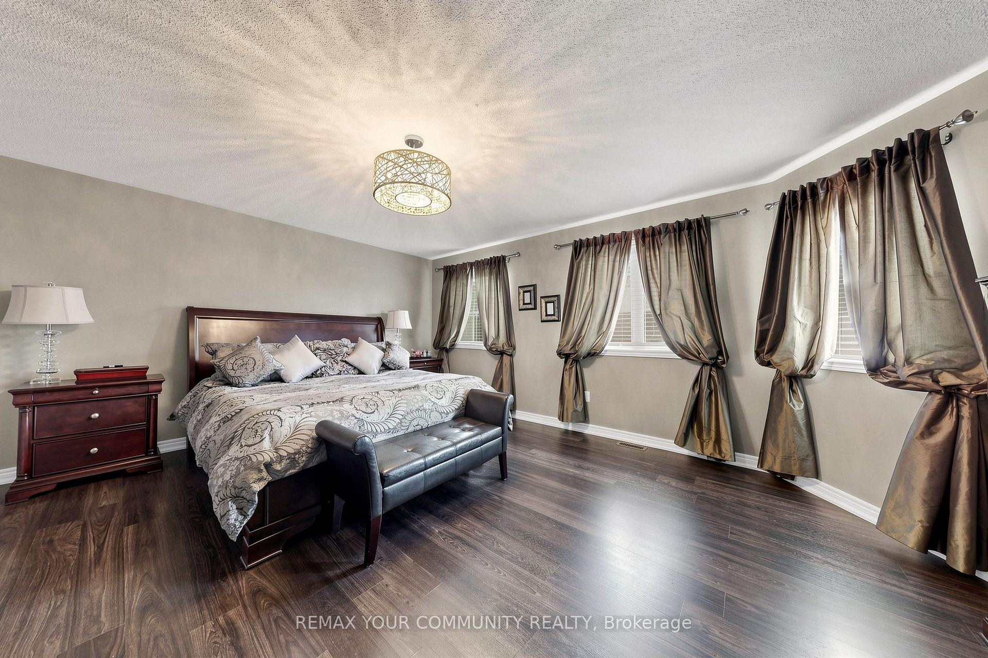 Photo 12 of 11 Trudeau Drive, Vaughan, Vellore Village — HOMEH