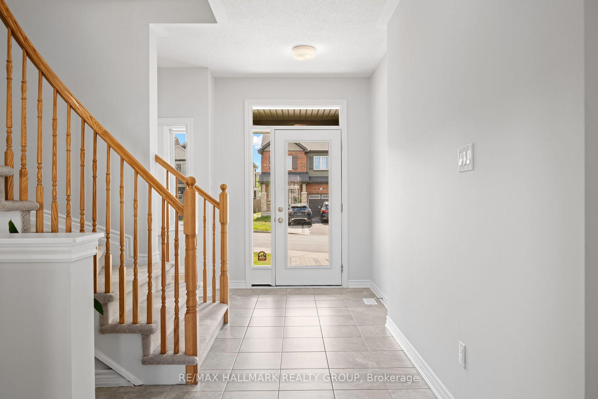 Photo 3 of 114 Sweetvalley Drive, Ottawa, Avalon West — HOMEH