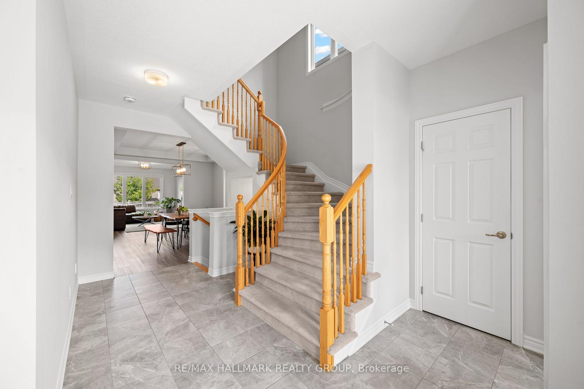 Photo 4 of 114 Sweetvalley Drive, Ottawa, Avalon West — HOMEH