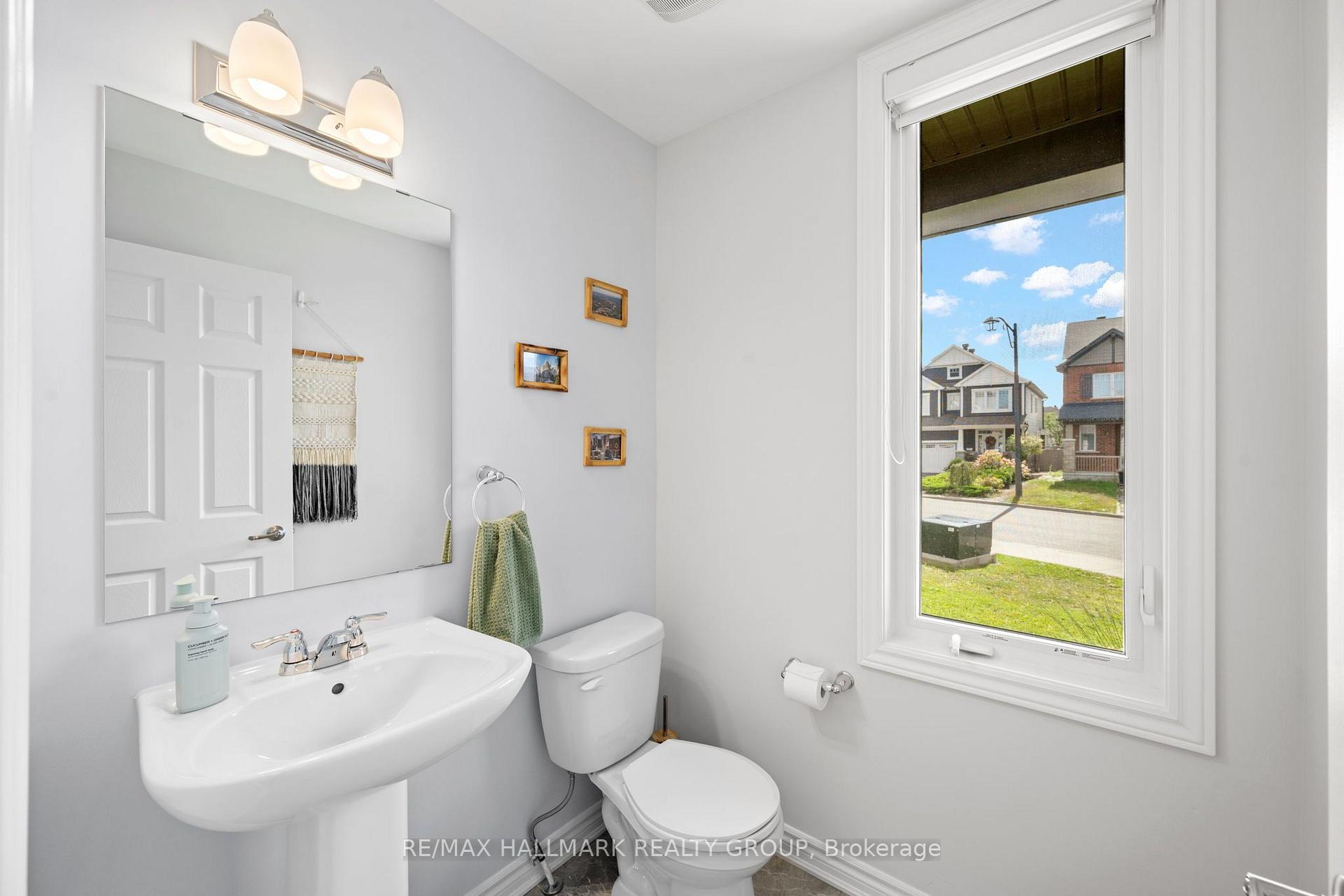 Photo 5 of 114 Sweetvalley Drive, Ottawa, Avalon West — HOMEH