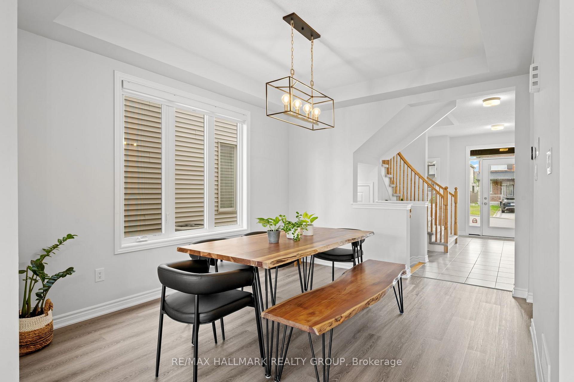 Photo 9 of 114 Sweetvalley Drive, Ottawa, Avalon West — HOMEH