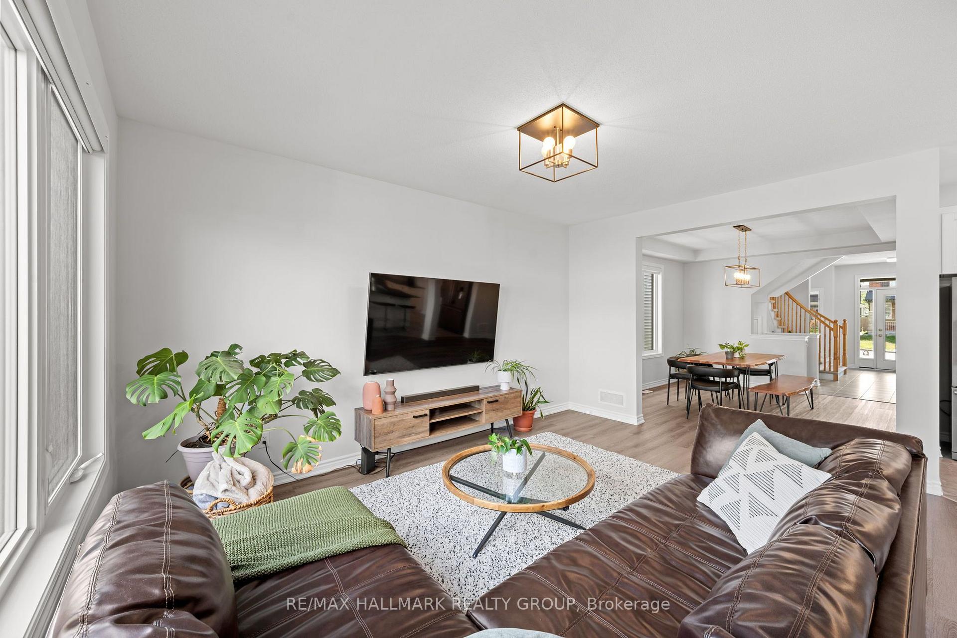 Photo 12 of 114 Sweetvalley Drive, Ottawa, Avalon West — HOMEH