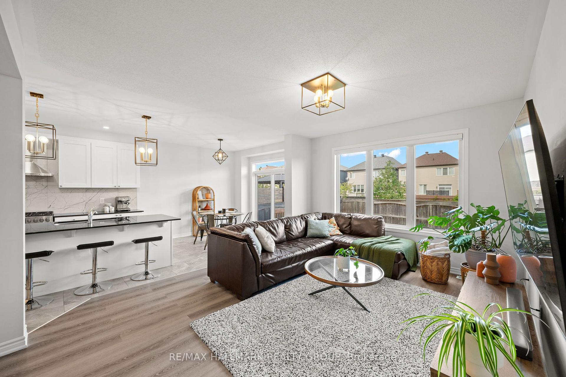 Photo 13 of 114 Sweetvalley Drive, Ottawa, Avalon West — HOMEH