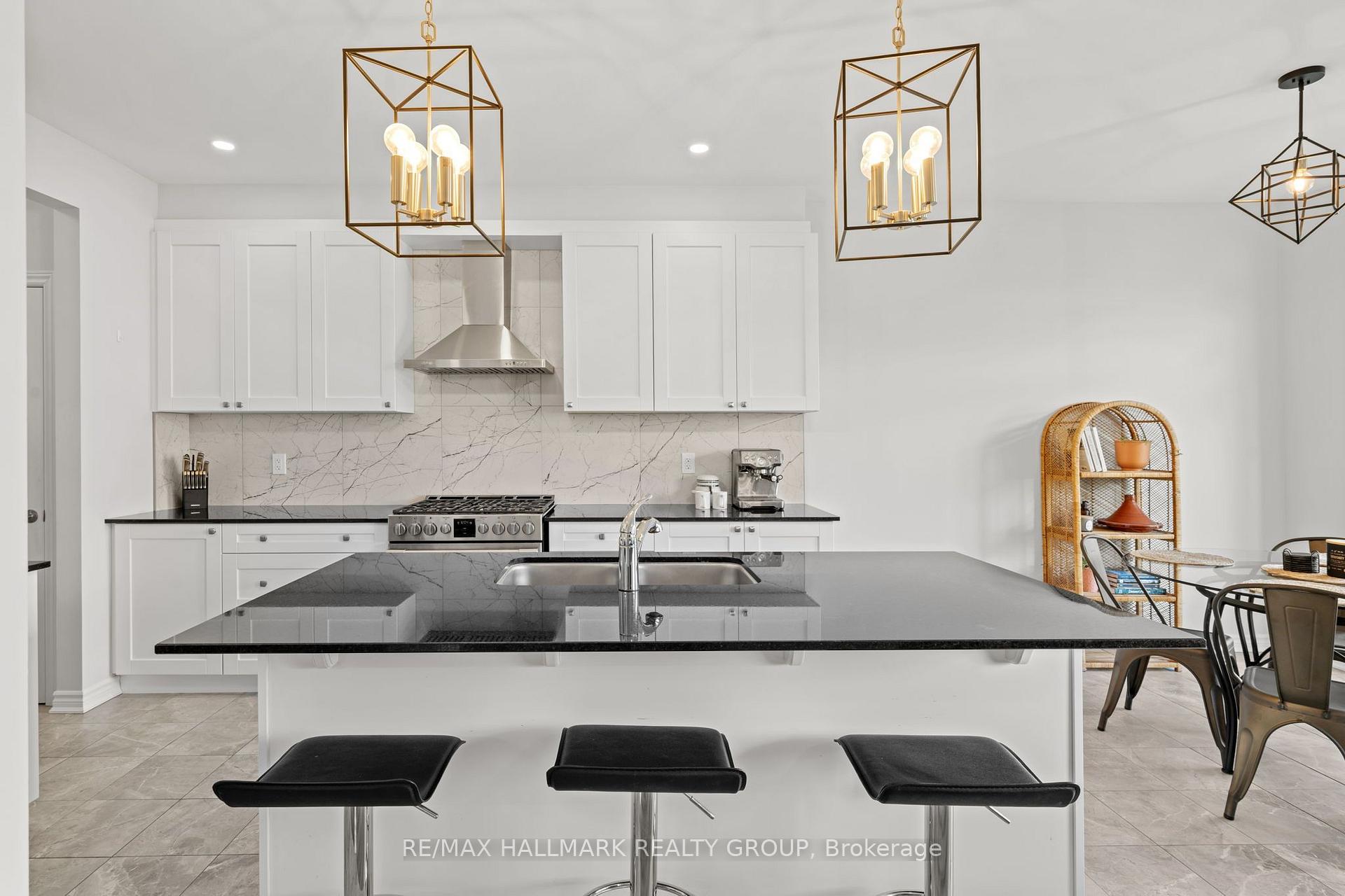 Photo 15 of 114 Sweetvalley Drive, Ottawa, Avalon West — HOMEH
