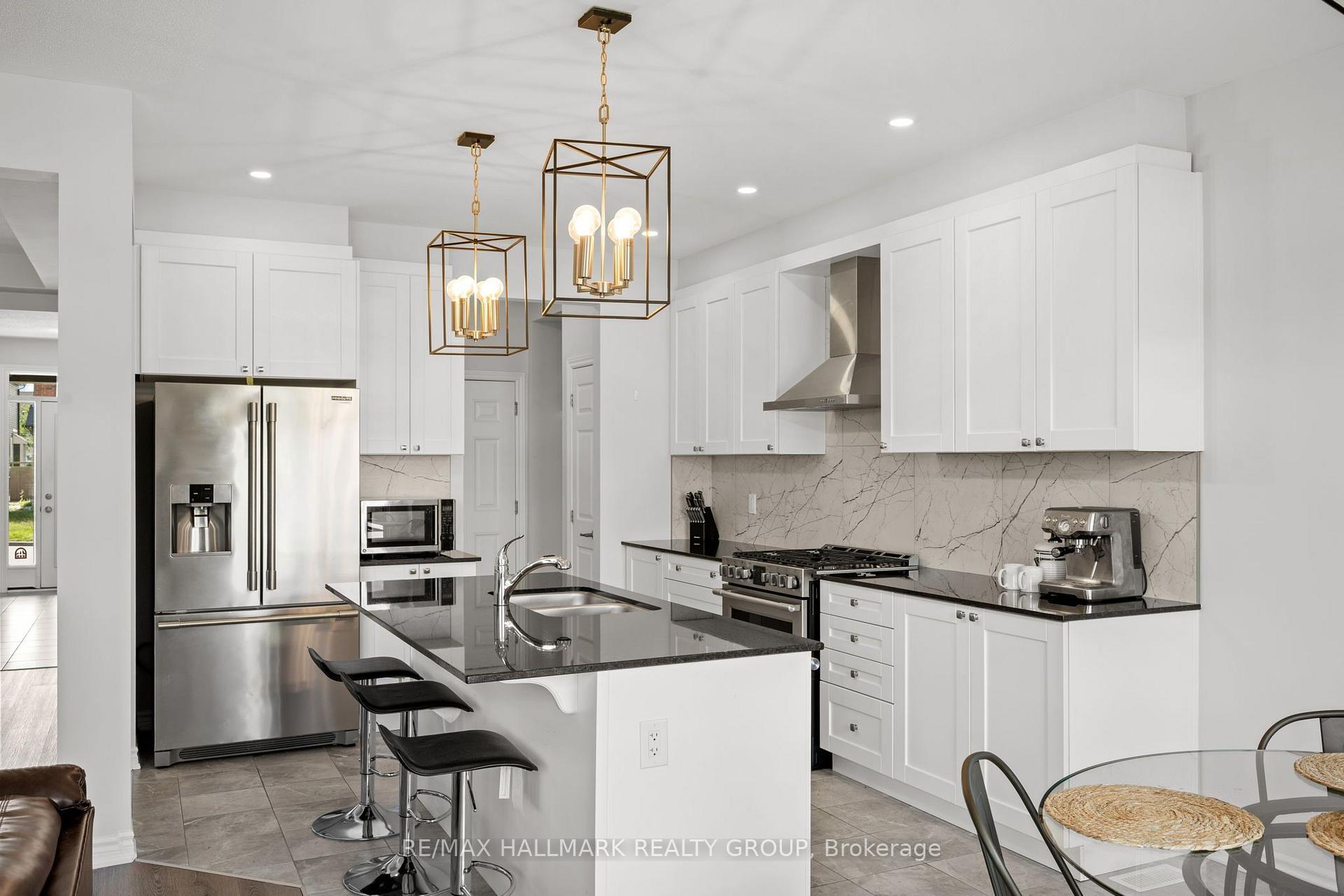 Photo 16 of 114 Sweetvalley Drive, Ottawa, Avalon West — HOMEH