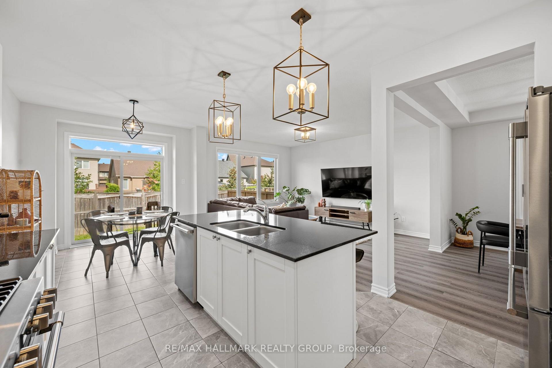 Photo 17 of 114 Sweetvalley Drive, Ottawa, Avalon West — HOMEH