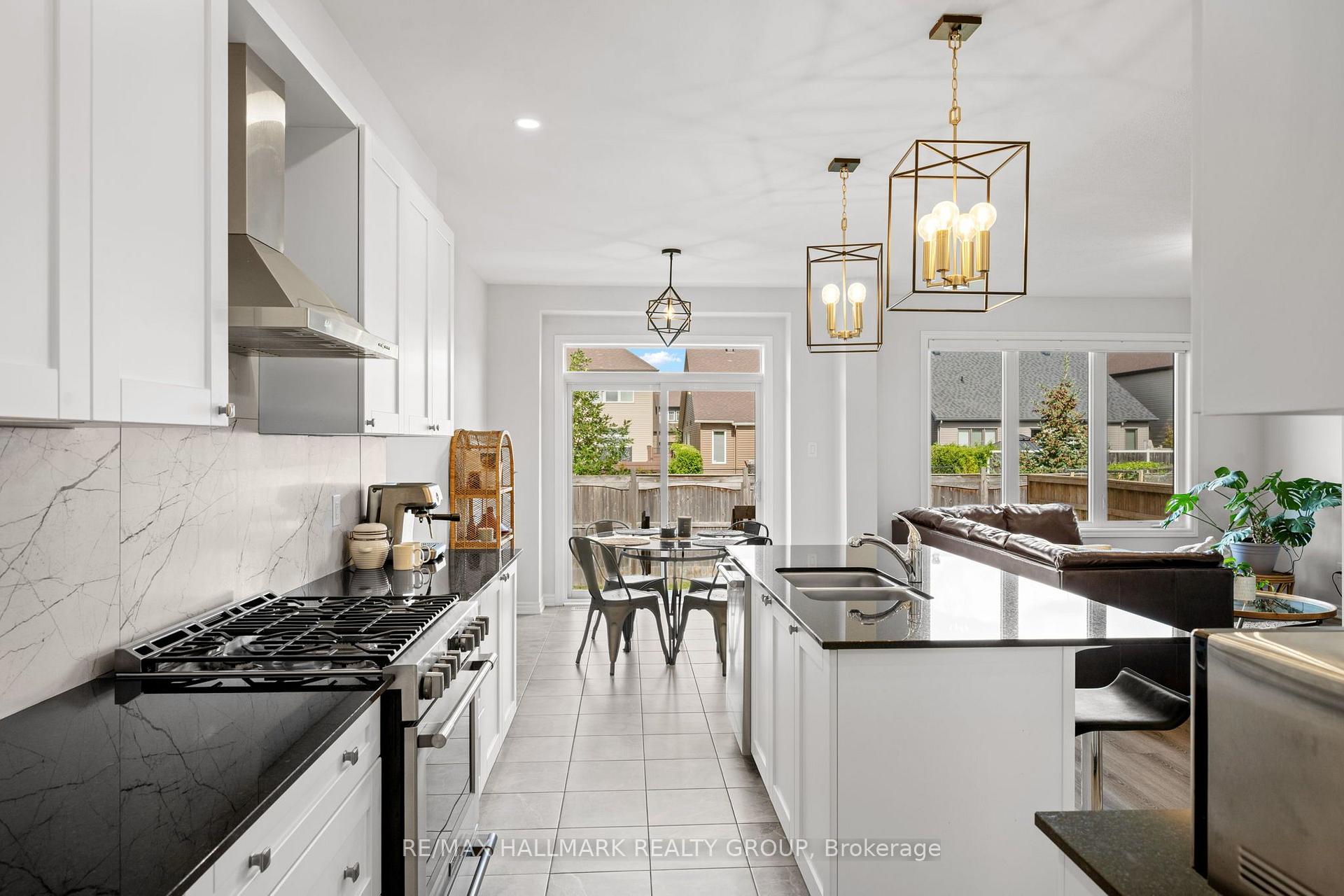 Photo 18 of 114 Sweetvalley Drive, Ottawa, Avalon West — HOMEH