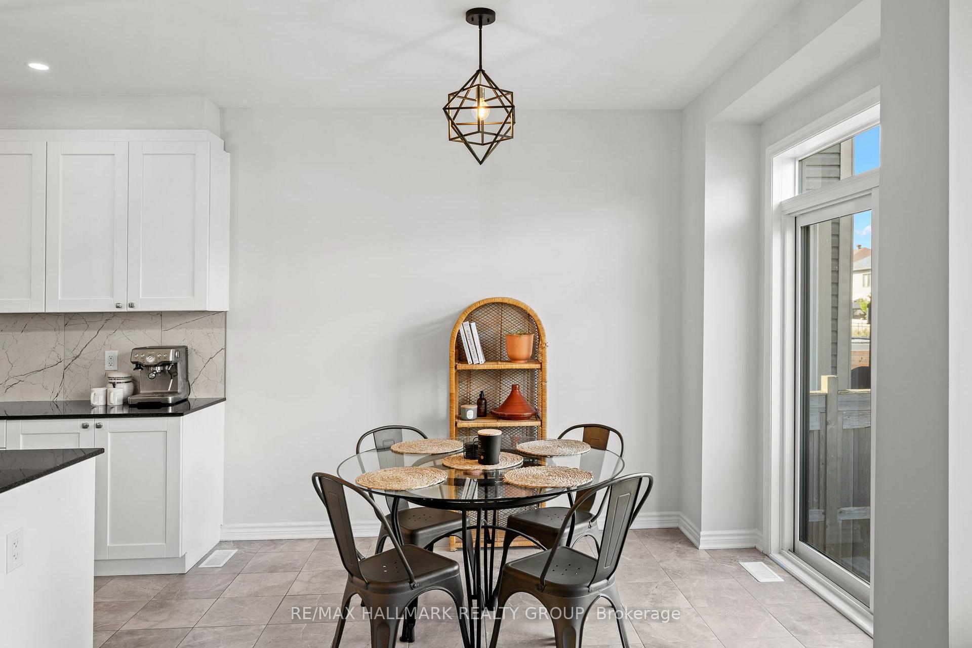 Photo 20 of 114 Sweetvalley Drive, Ottawa, Avalon West — HOMEH