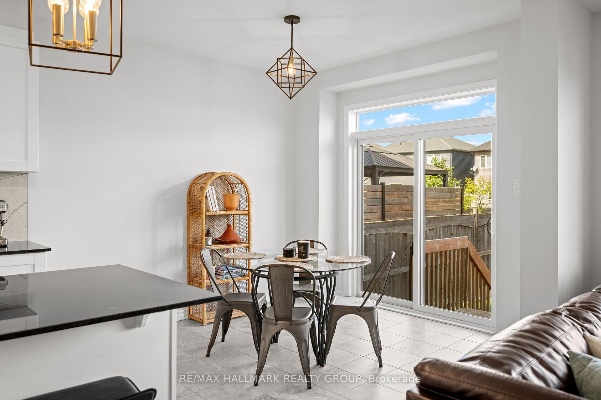 Photo 21 of 114 Sweetvalley Drive, Ottawa, Avalon West — HOMEH