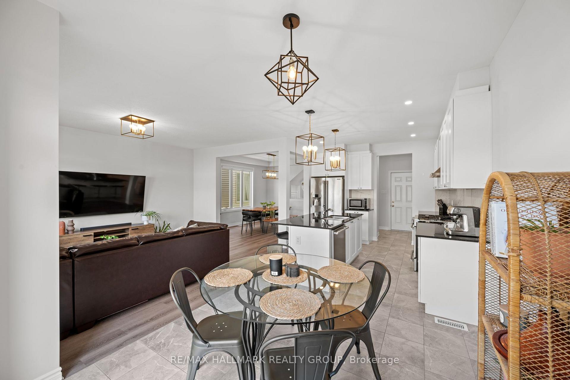Photo 22 of 114 Sweetvalley Drive, Ottawa, Avalon West — HOMEH
