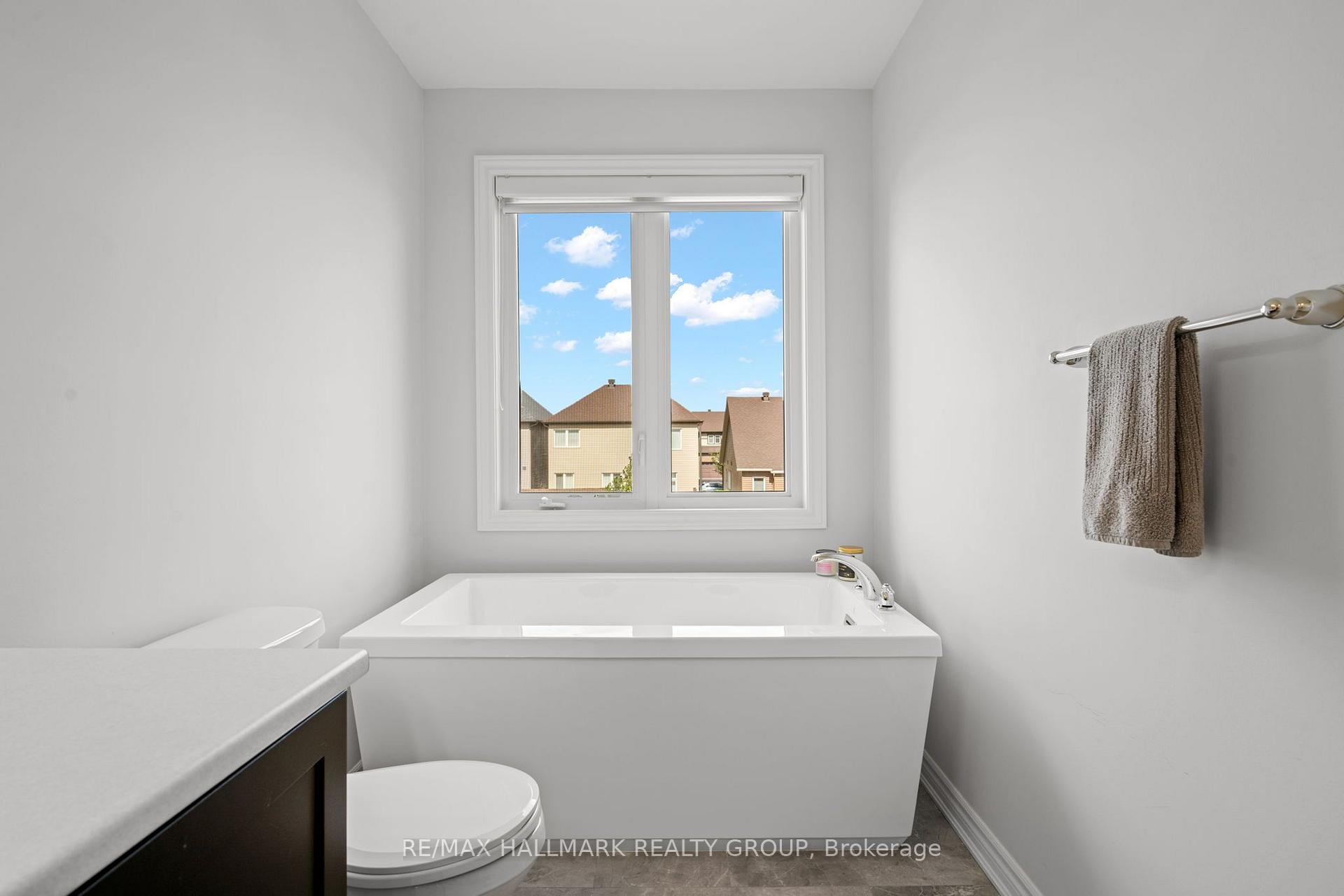 Photo 35 of 114 Sweetvalley Drive, Ottawa, Avalon West — HOMEH