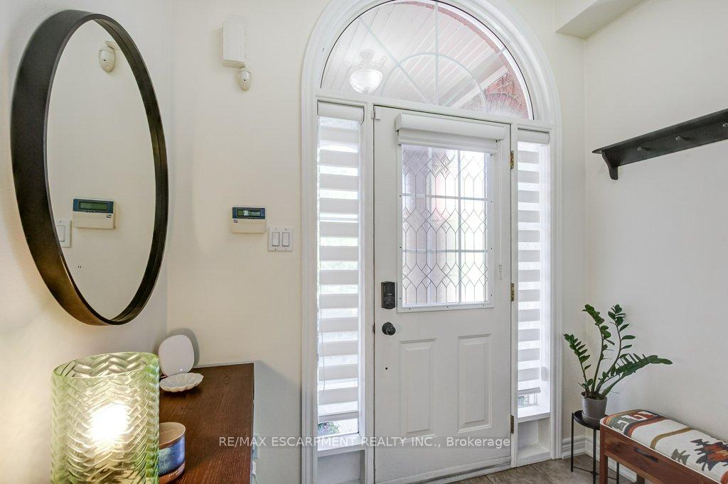 Photo 4 of 178 Chudleigh Street, Hamilton, Waterdown — HOMEH