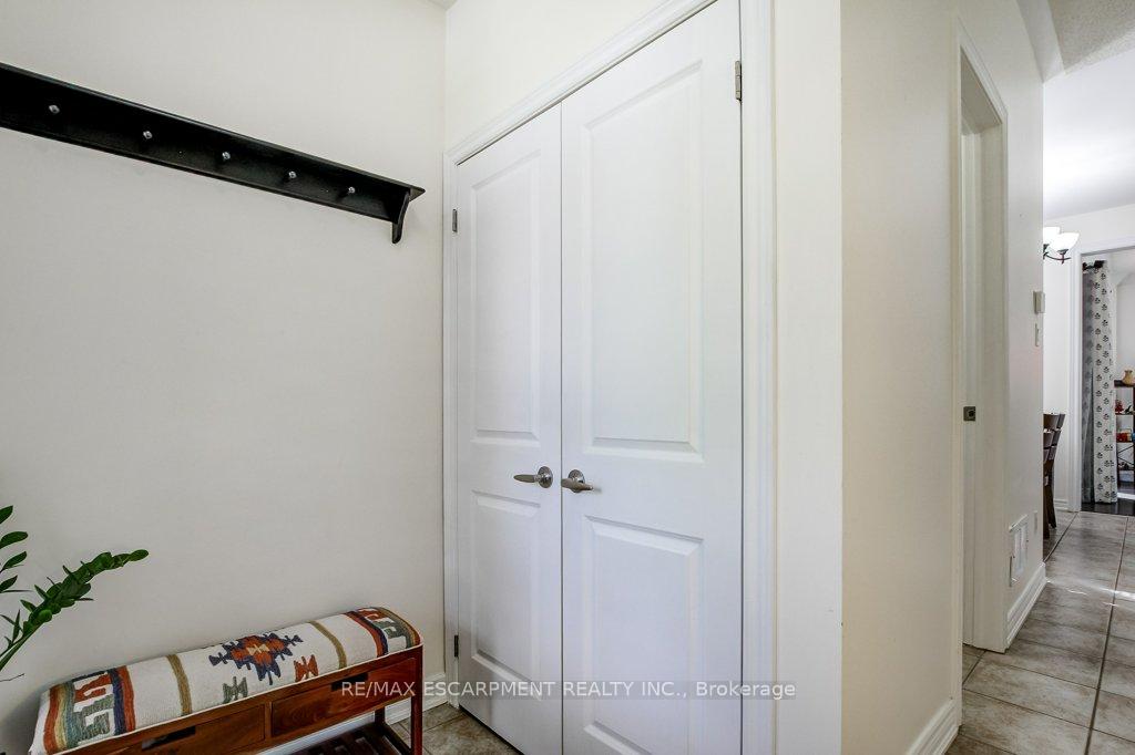 Photo 5 of 178 Chudleigh Street, Hamilton, Waterdown — HOMEH