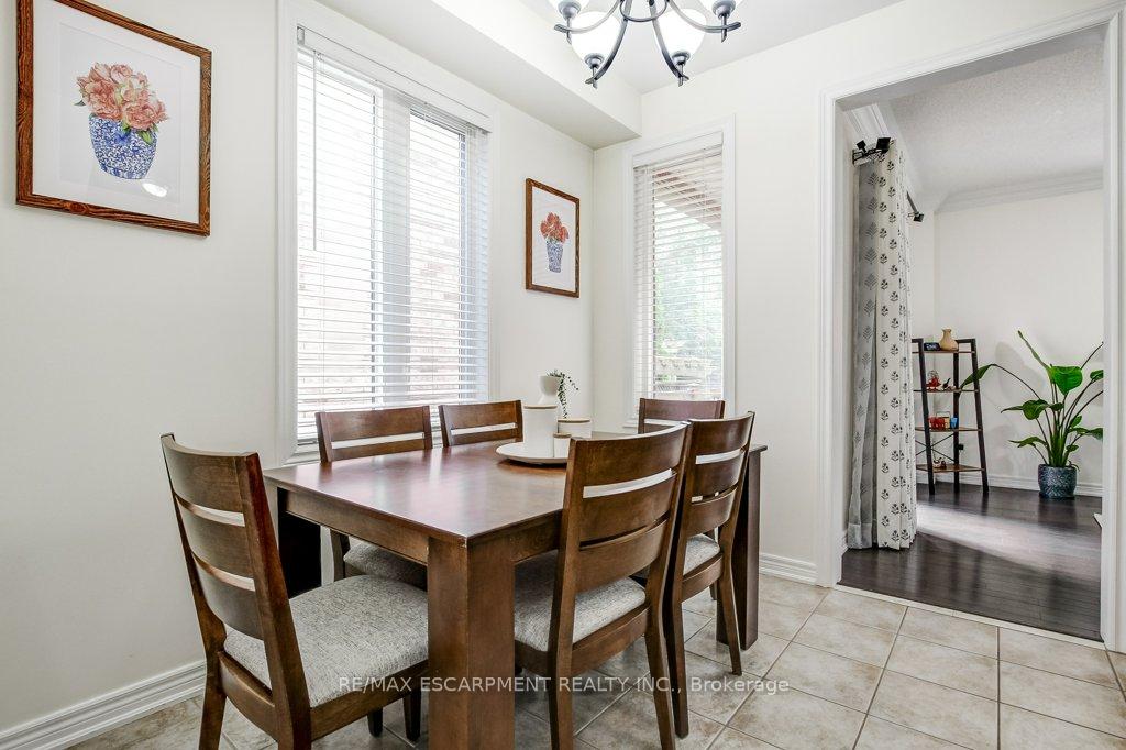 Photo 8 of 178 Chudleigh Street, Hamilton, Waterdown — HOMEH