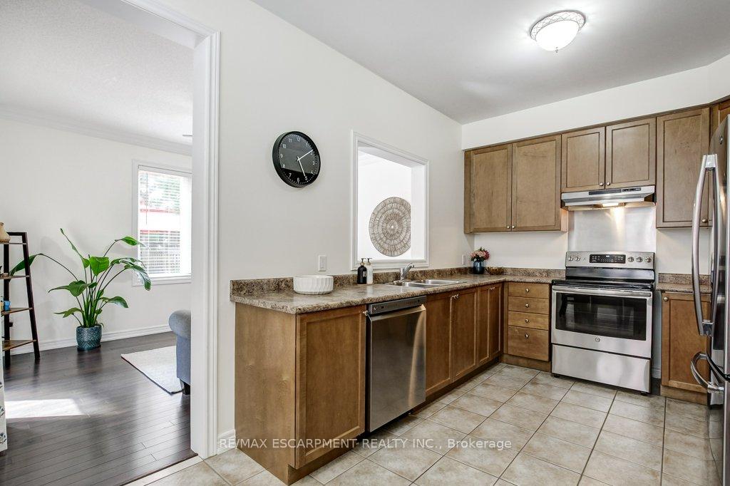 Photo 9 of 178 Chudleigh Street, Hamilton, Waterdown — HOMEH