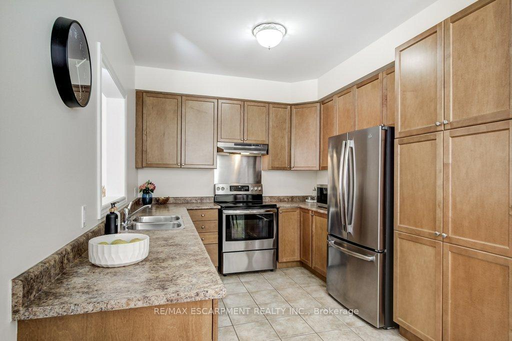 Photo 10 of 178 Chudleigh Street, Hamilton, Waterdown — HOMEH