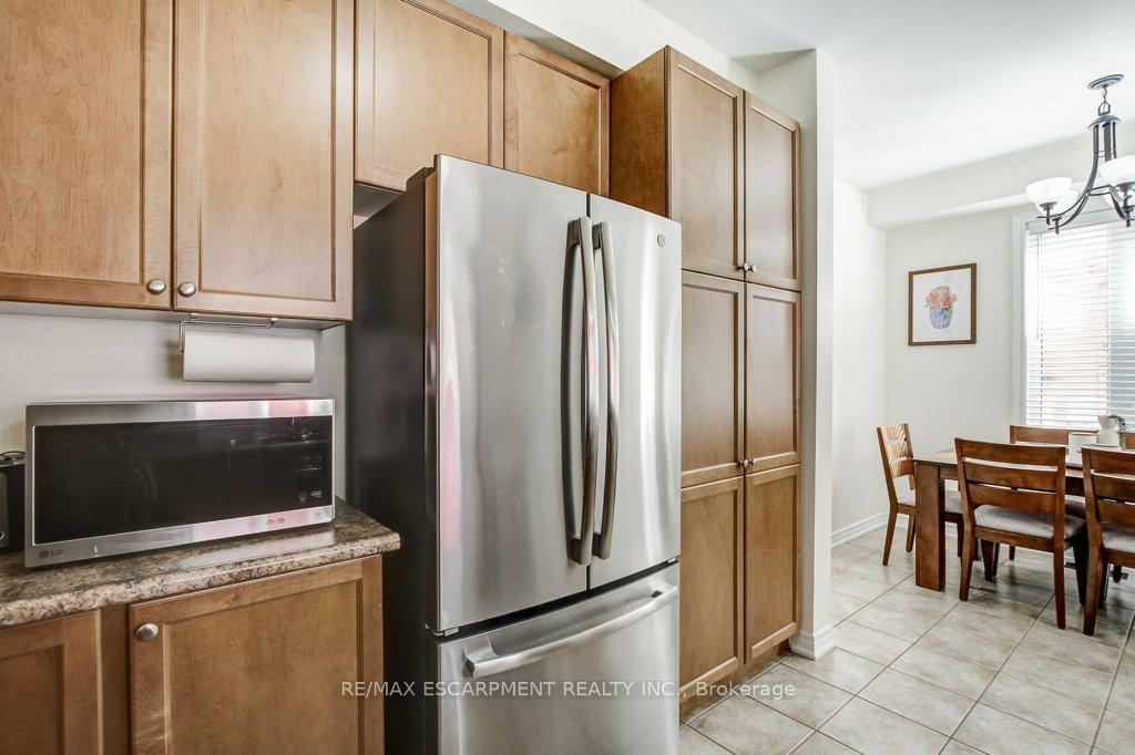 Photo 11 of 178 Chudleigh Street, Hamilton, Waterdown — HOMEH