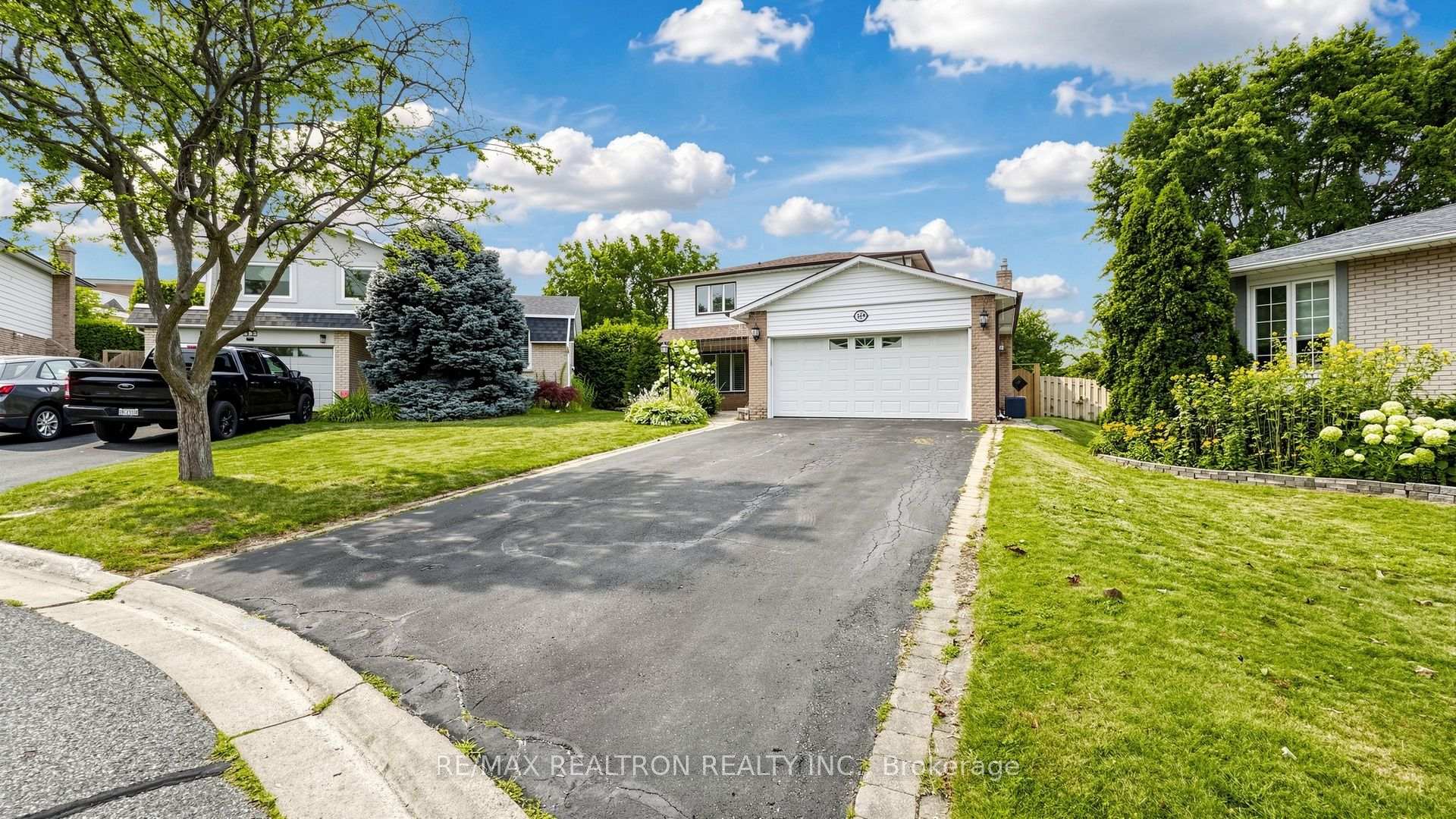 Photo 2 of 349 Siena Court, Oshawa, McLaughlin — HOMEH