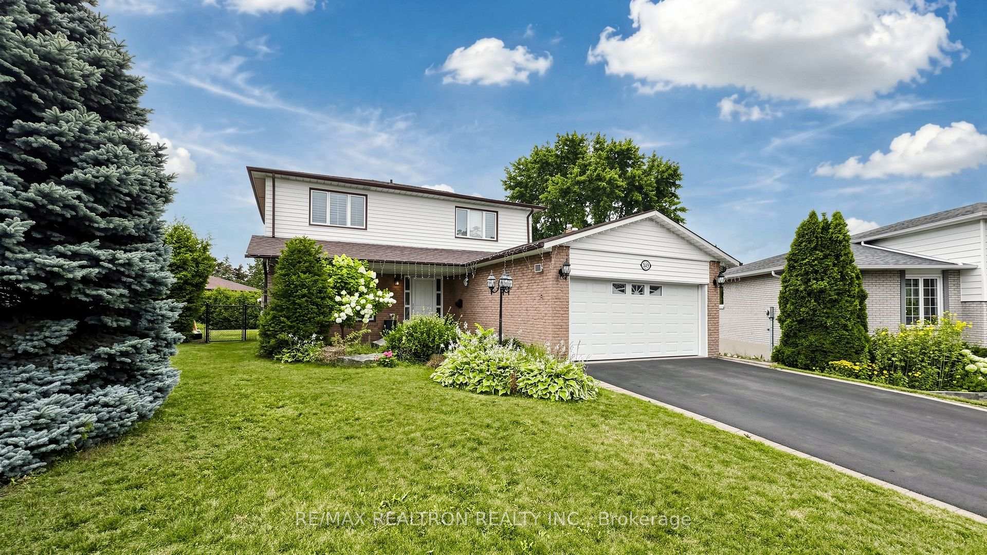 Photo 3 of 349 Siena Court, Oshawa, McLaughlin — HOMEH